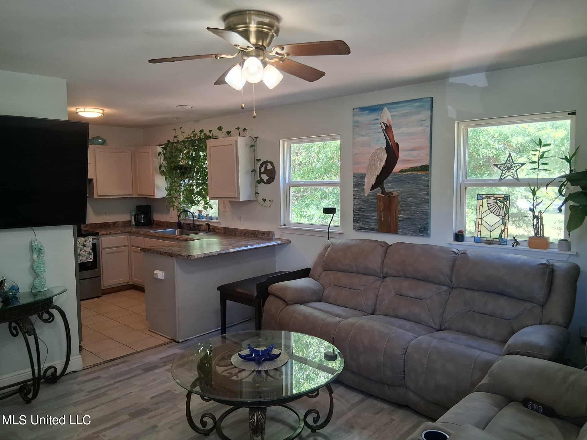 9035 Pine Drive Property Photo 6