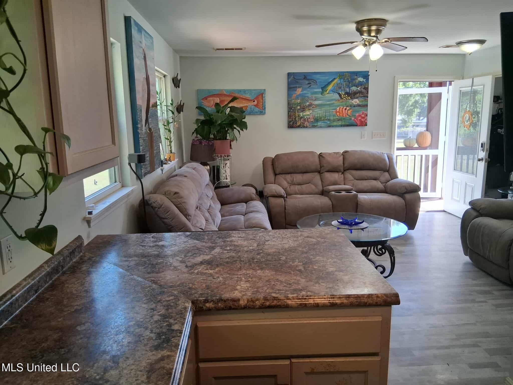 9035 Pine Drive Property Photo 8