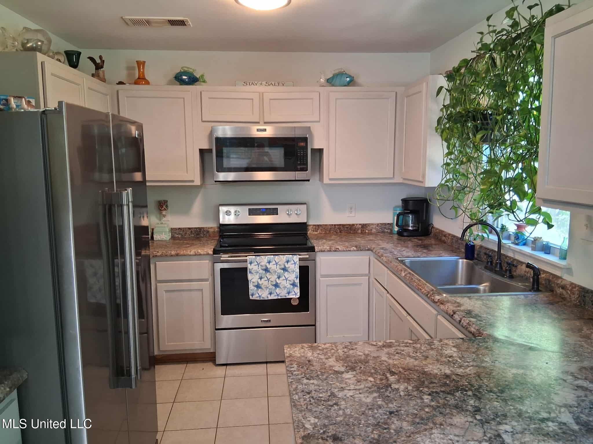 9035 Pine Drive Property Photo 9