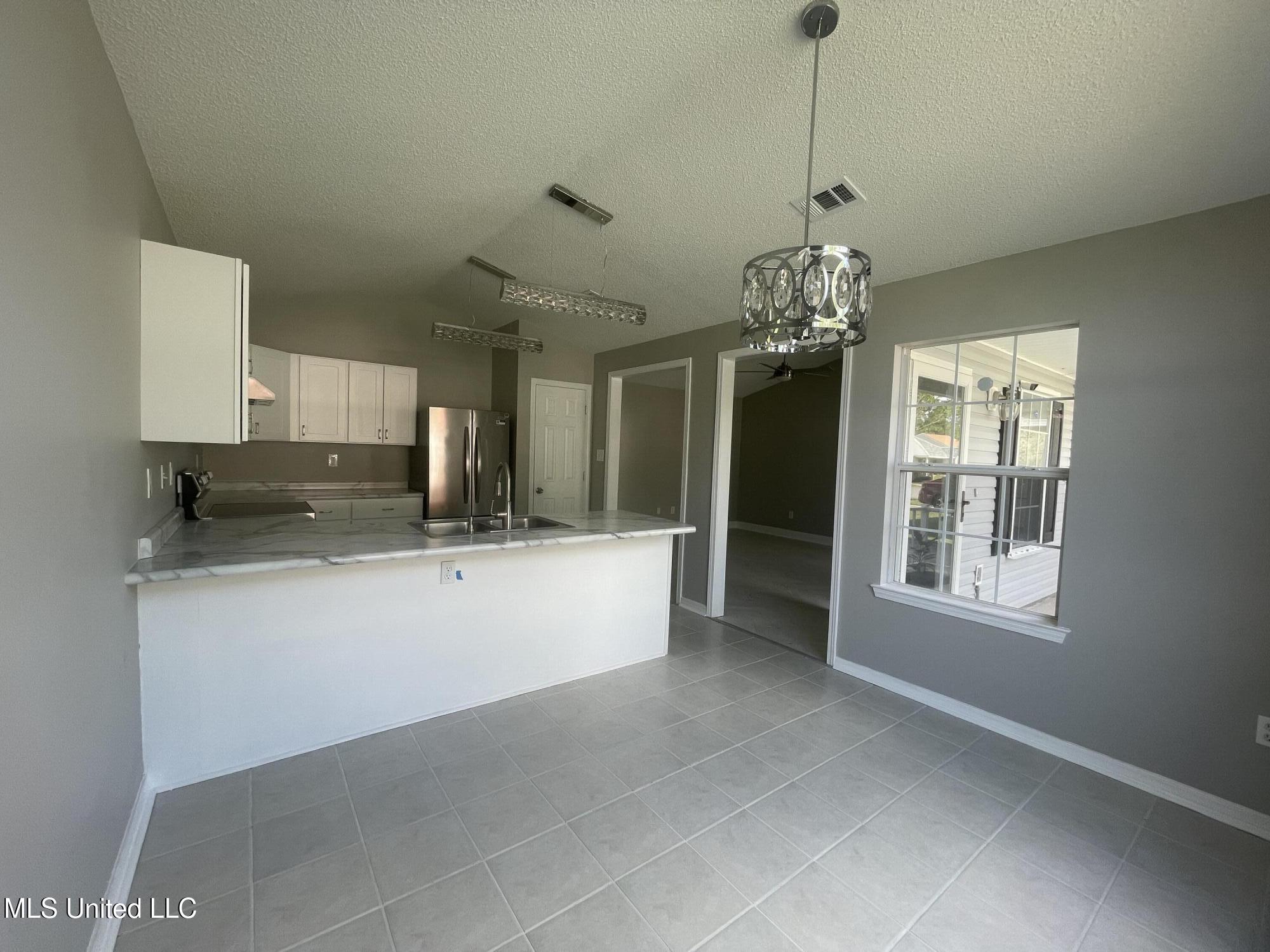 10604 E Bay Tree Drive Property Photo 3