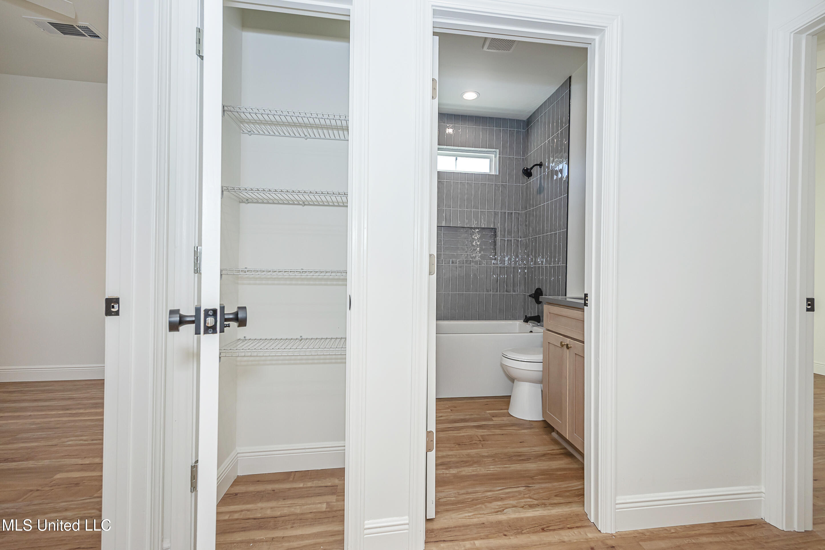 811 Bay Street Property Photo 43