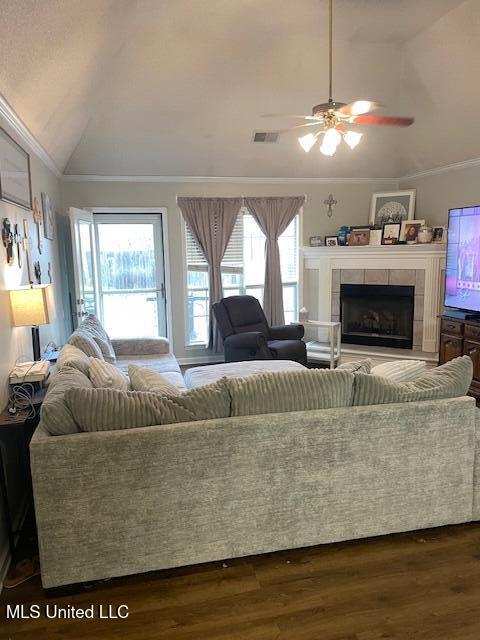 7415 Foxbury Cove Property Photo 3