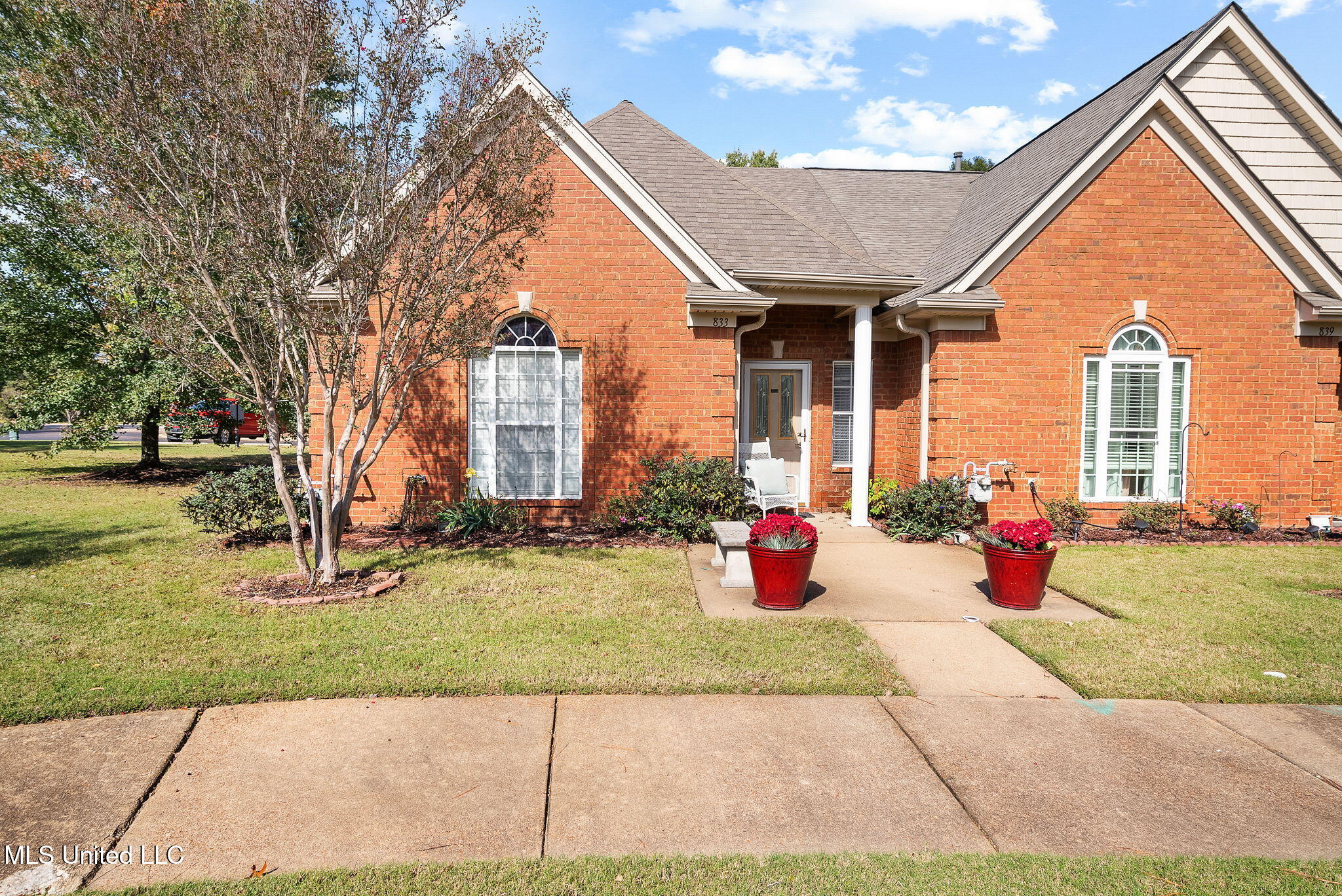 833 N Martin Circle Property Photo 2