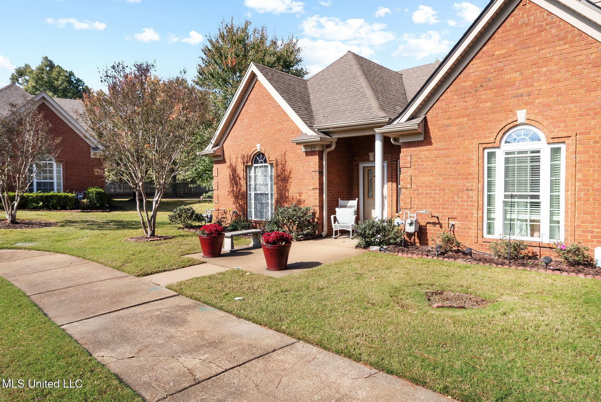 833 N Martin Circle Property Photo 3