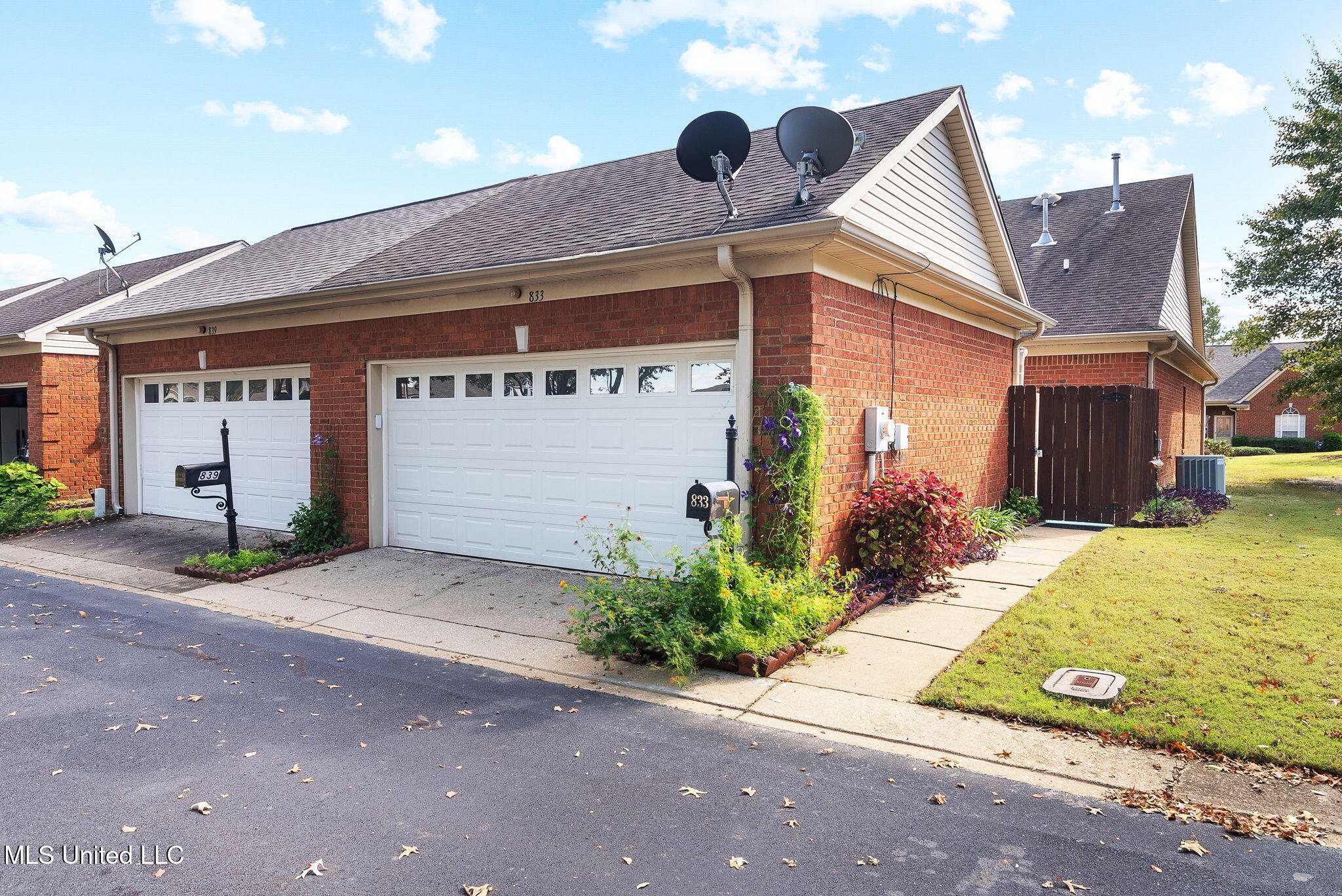 833 N Martin Circle Property Photo 4