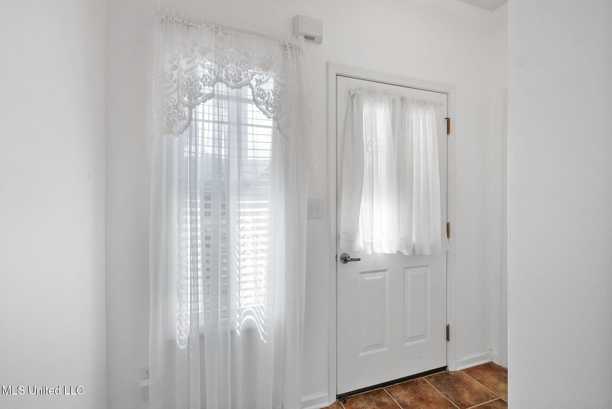 833 N Martin Circle Property Photo 6