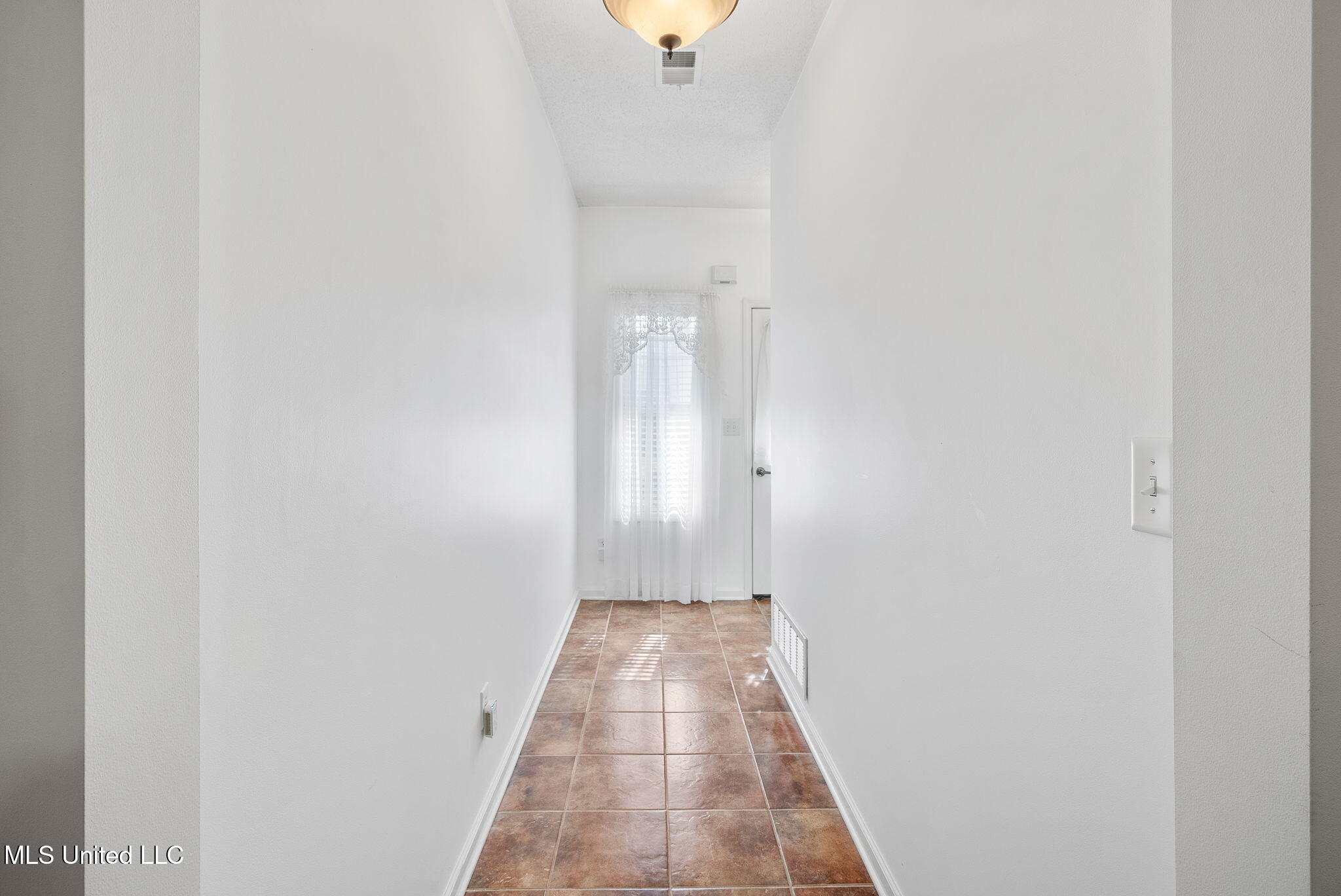 833 N Martin Circle Property Photo 7