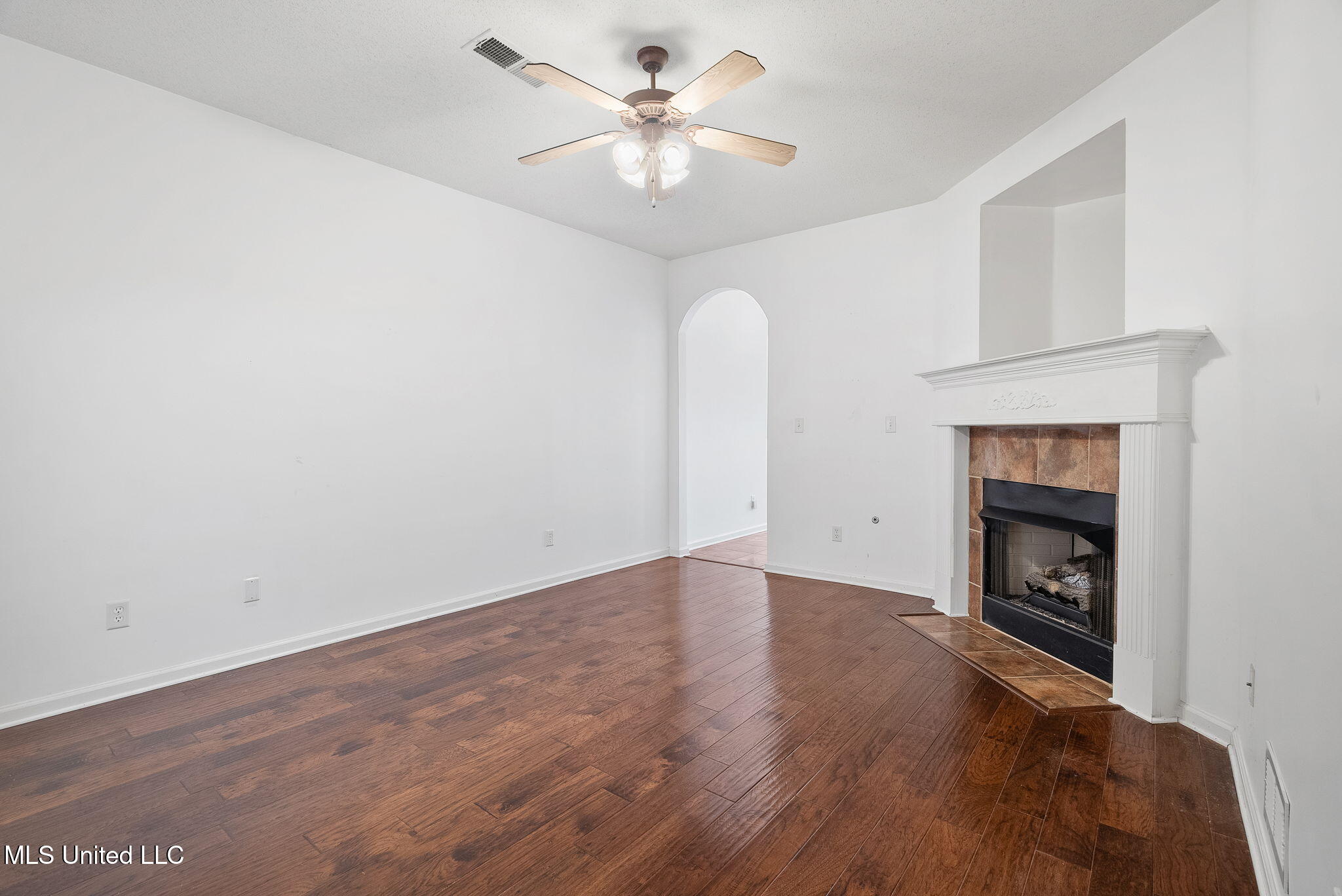 833 N Martin Circle Property Photo 9