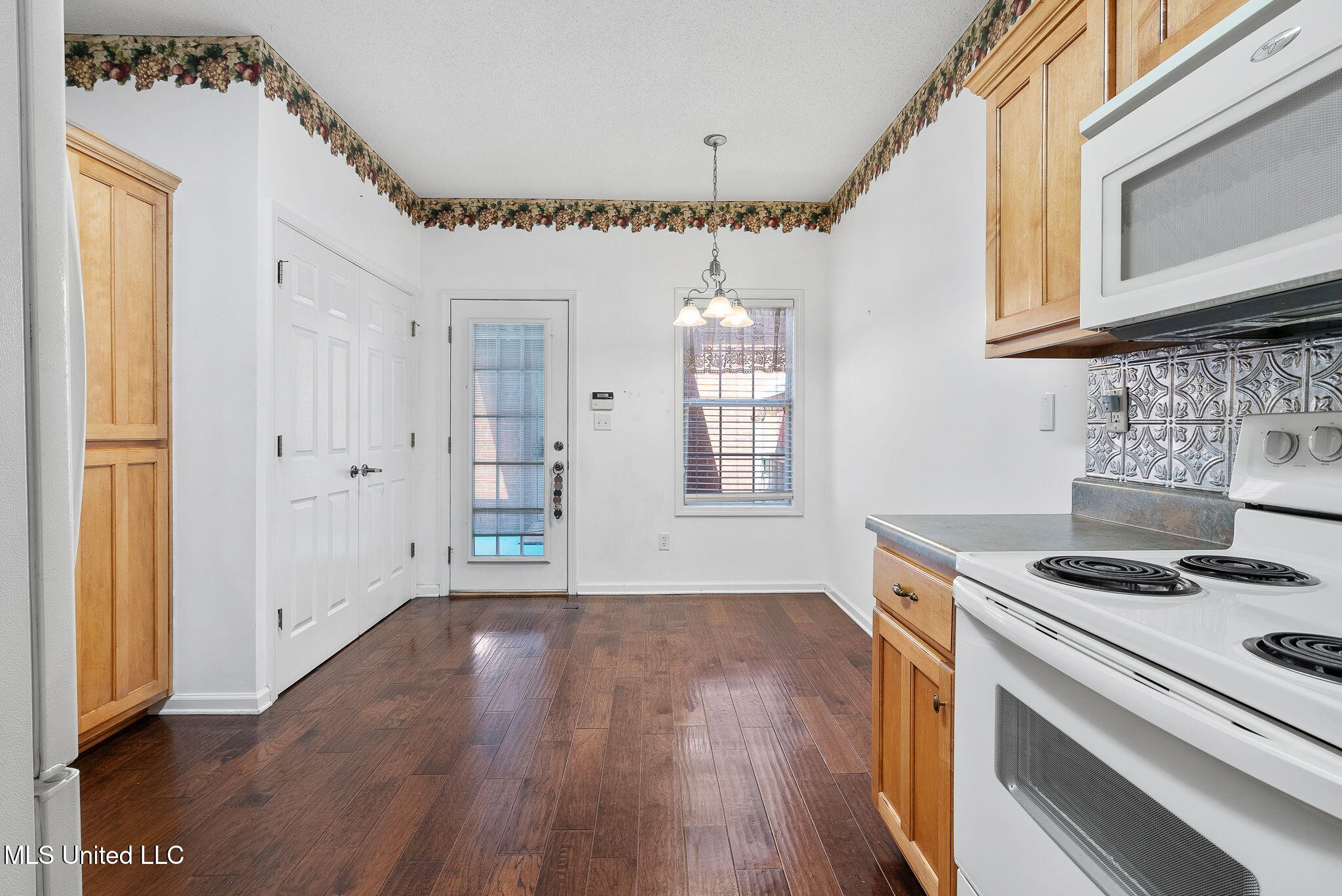 833 N Martin Circle Property Photo 12