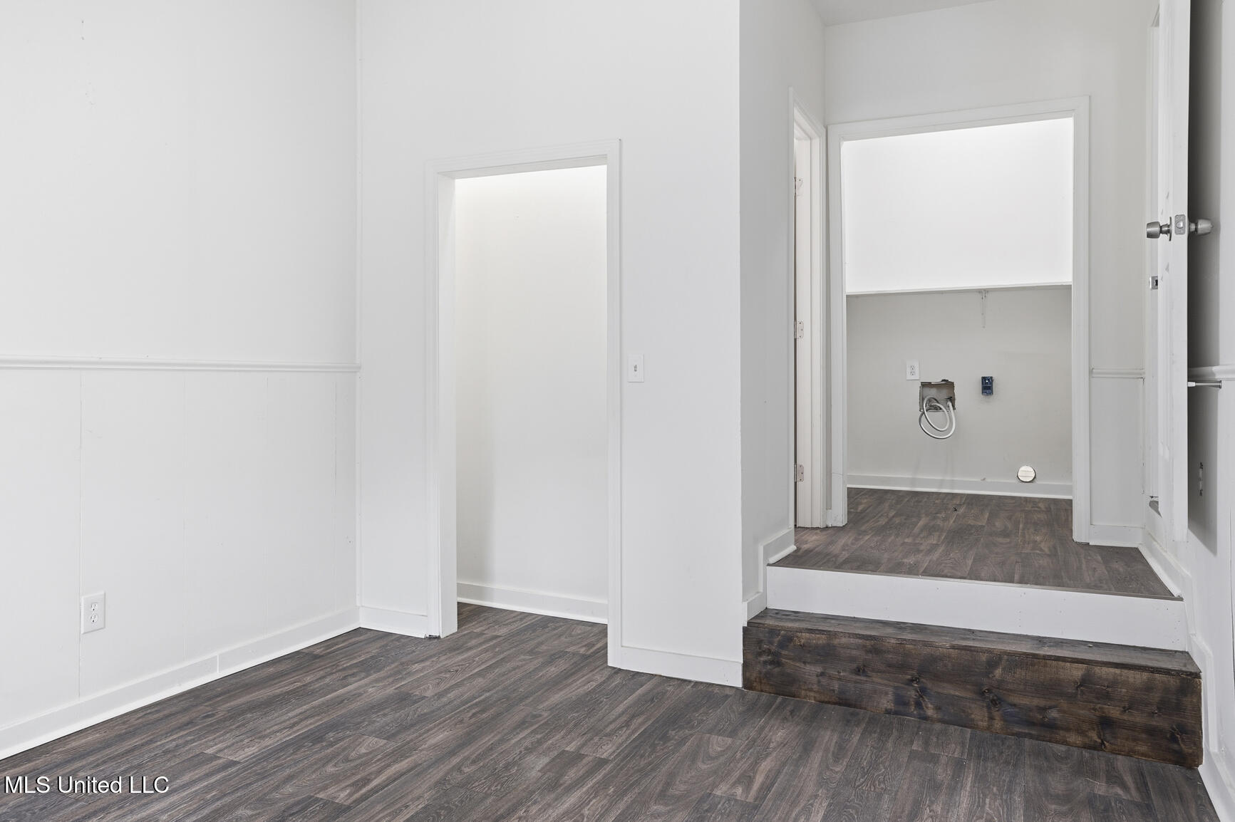 215 Windsor Drive Property Photo 5