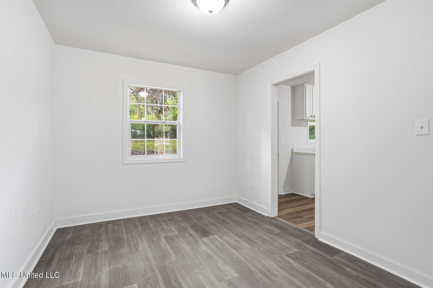 215 Windsor Drive Property Photo 8