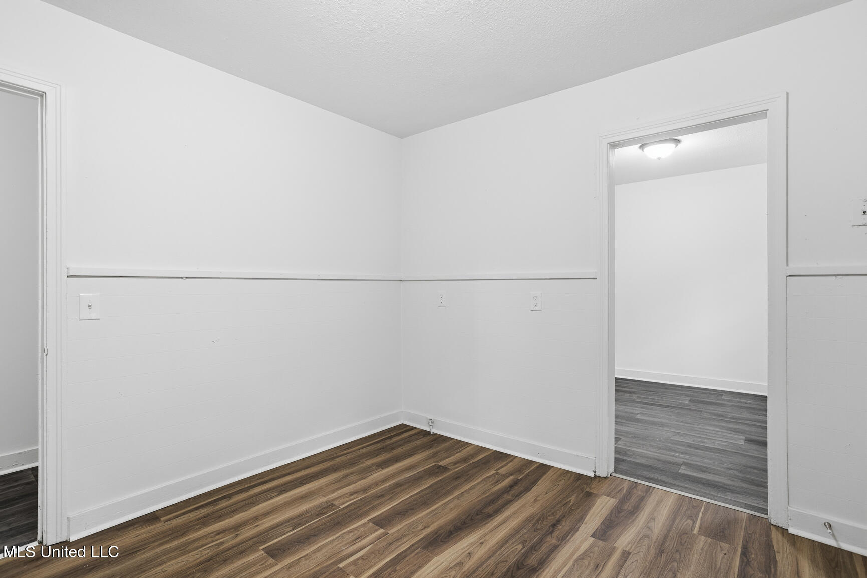 215 Windsor Drive Property Photo 11