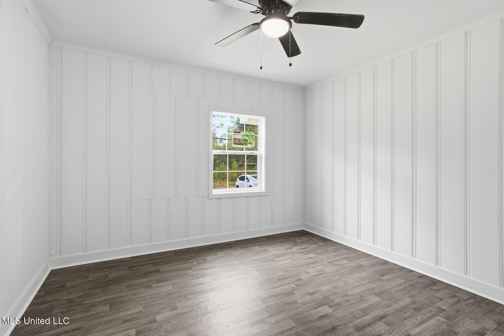 215 Windsor Drive Property Photo 12