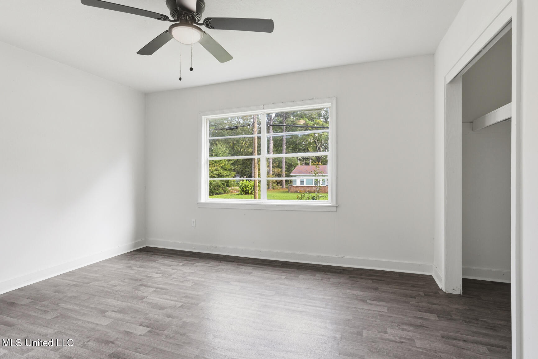 215 Windsor Drive Property Photo 13