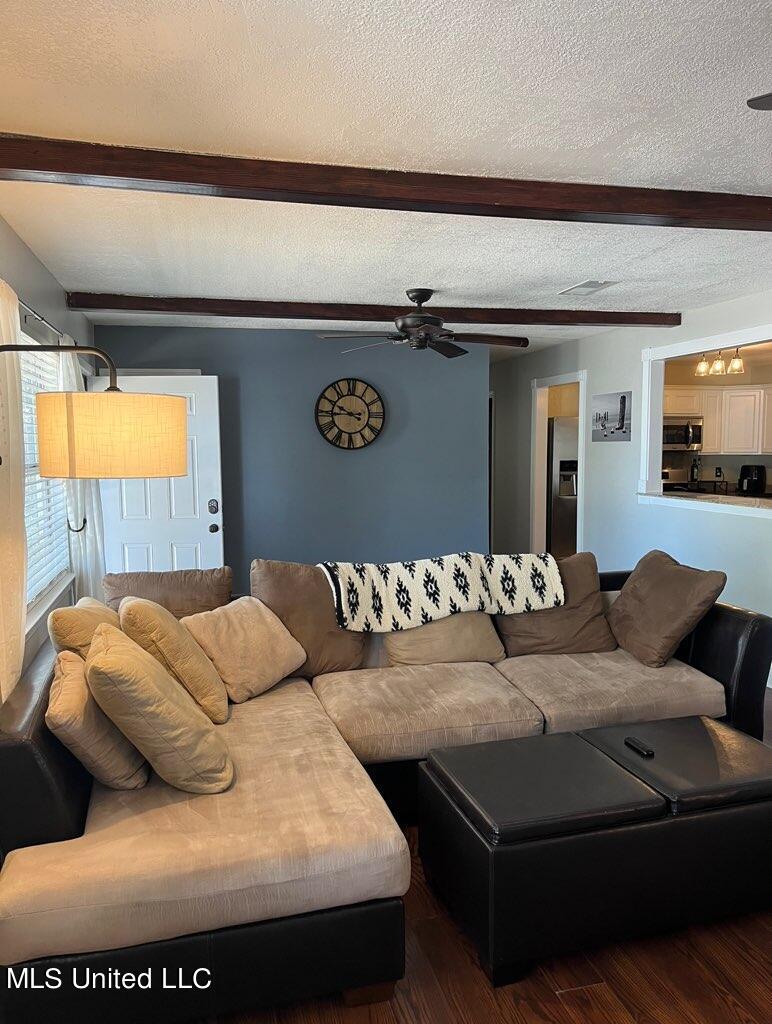 672 Orchard Drive Property Photo 4