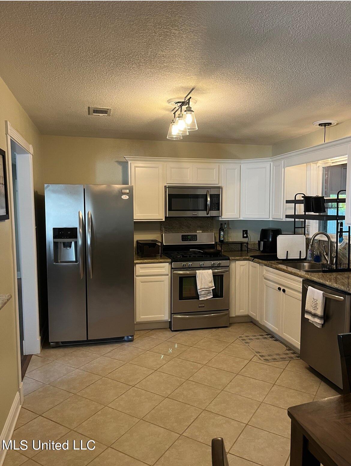 672 Orchard Drive Property Photo 7