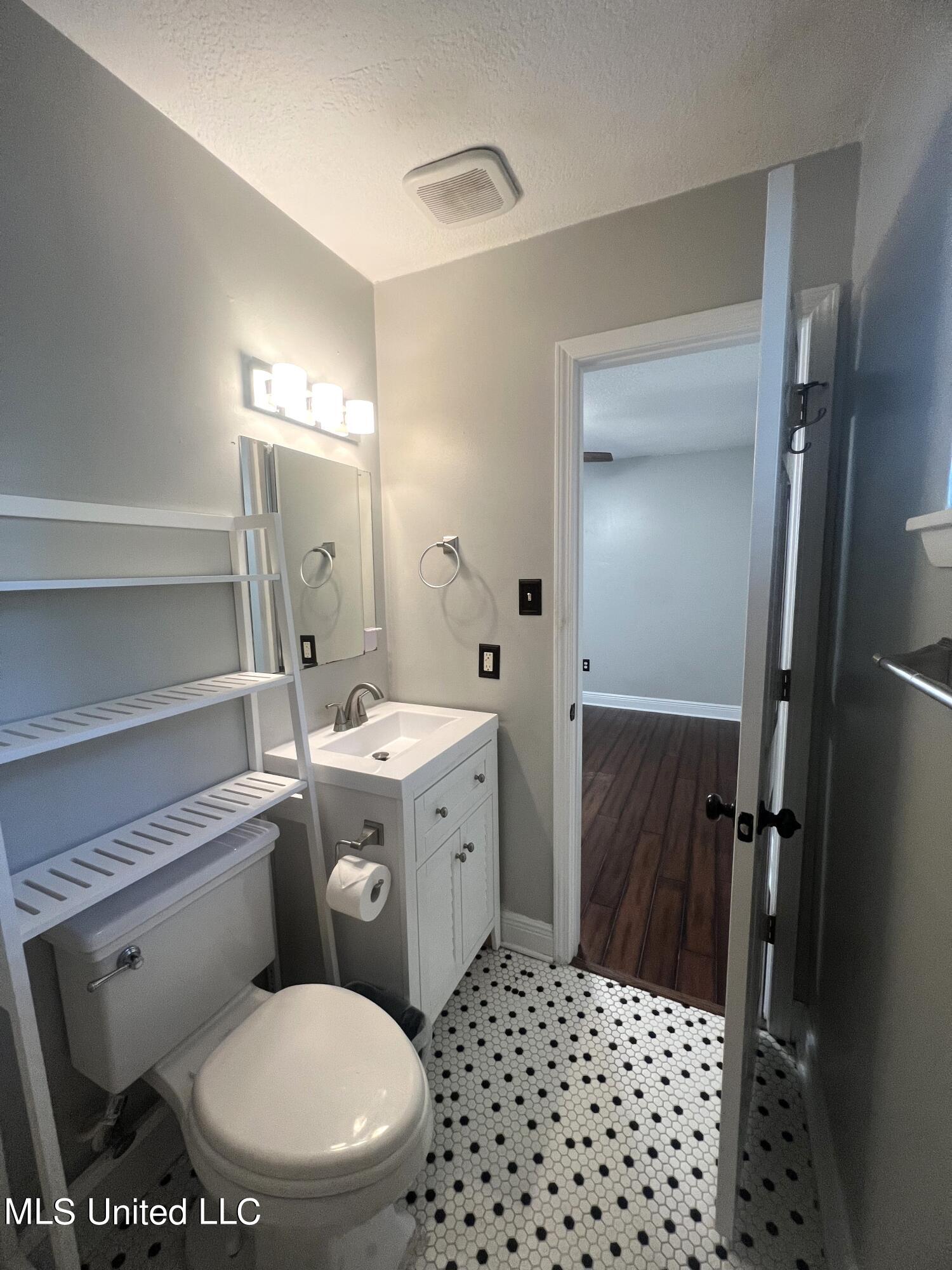 672 Orchard Drive Property Photo 16