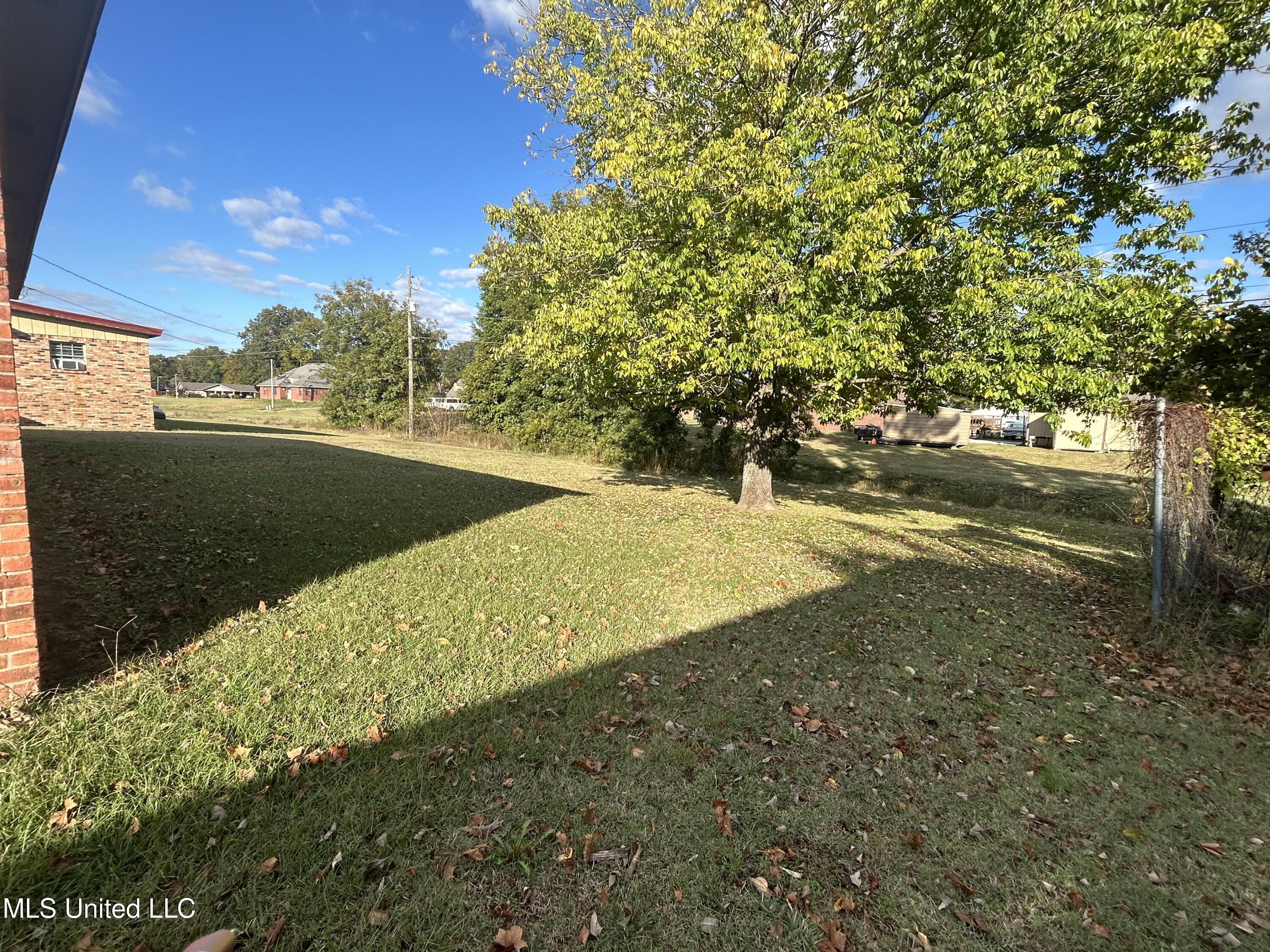 1208 Glendale Circle Property Photo 5