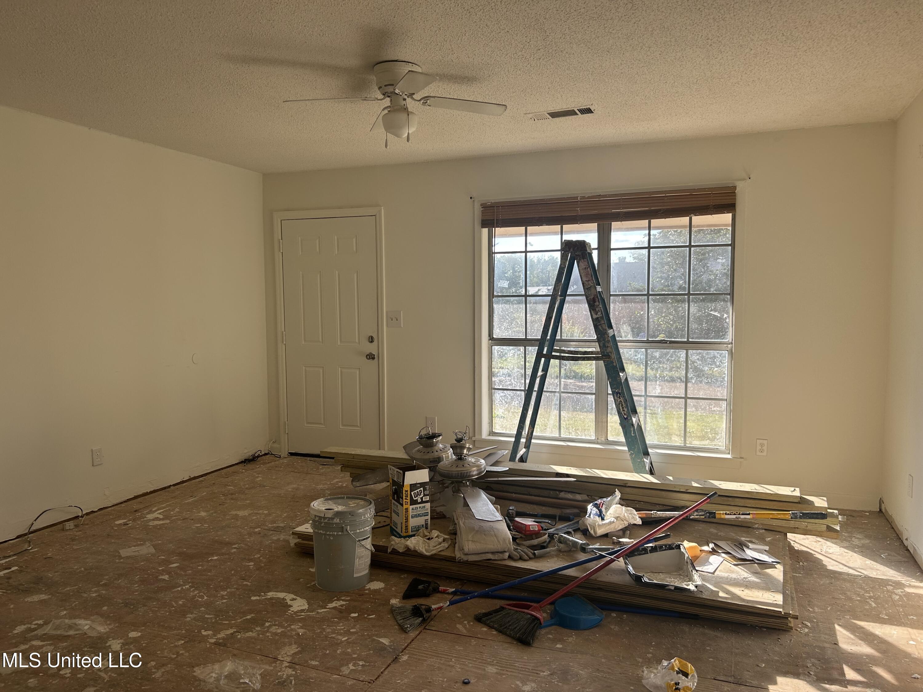 1208 Glendale Circle Property Photo 6