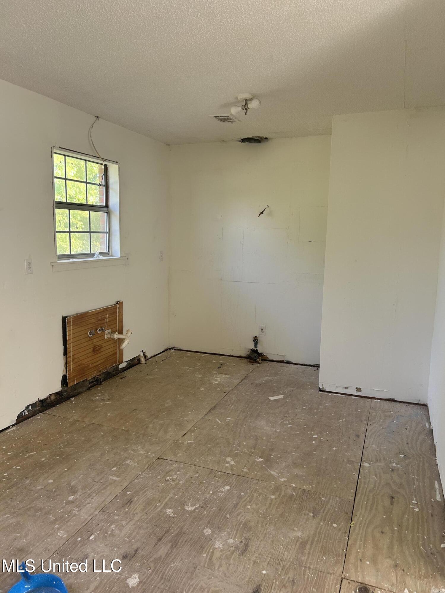 1208 Glendale Circle Property Photo 7