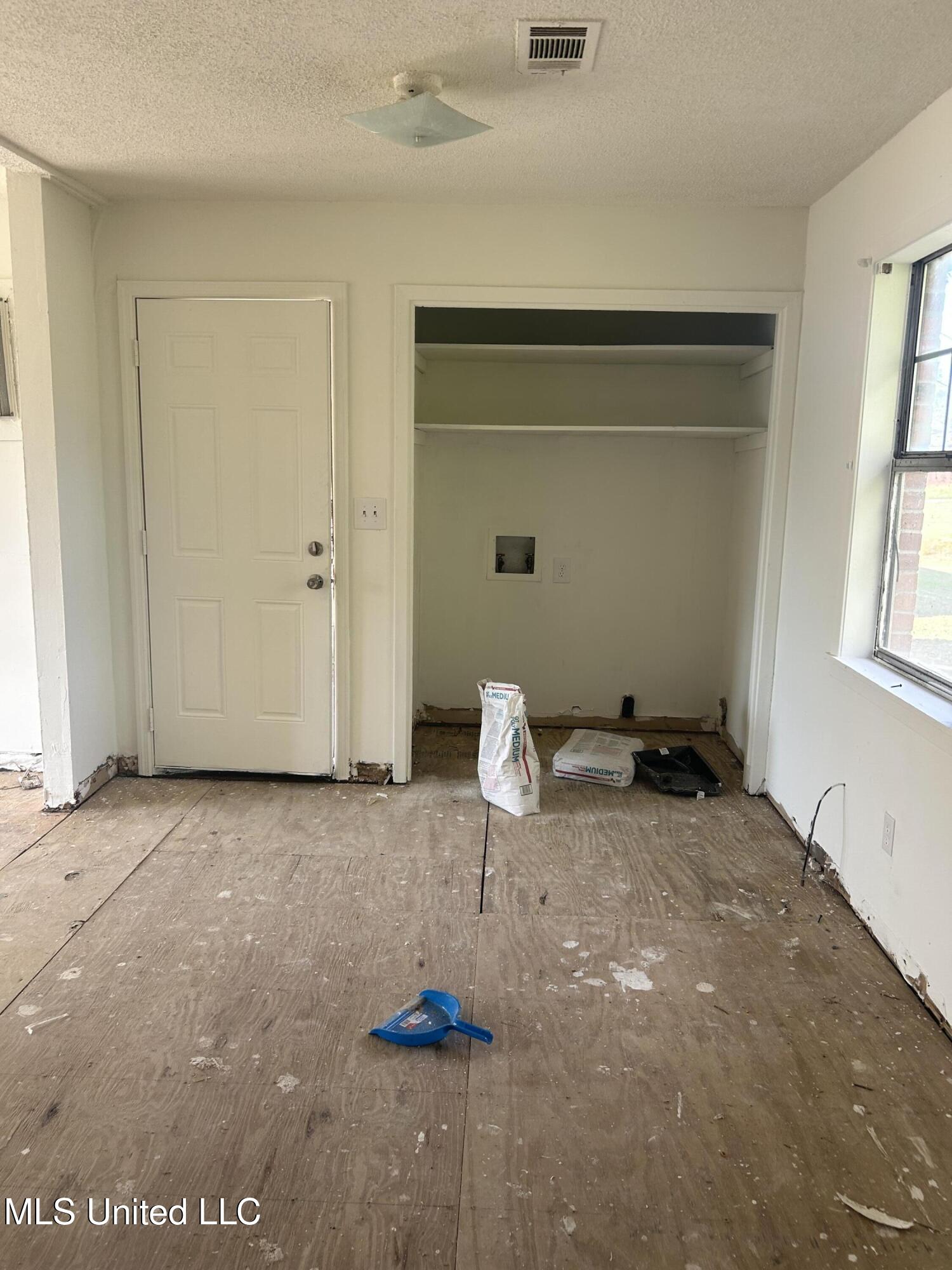 1208 Glendale Circle Property Photo 8