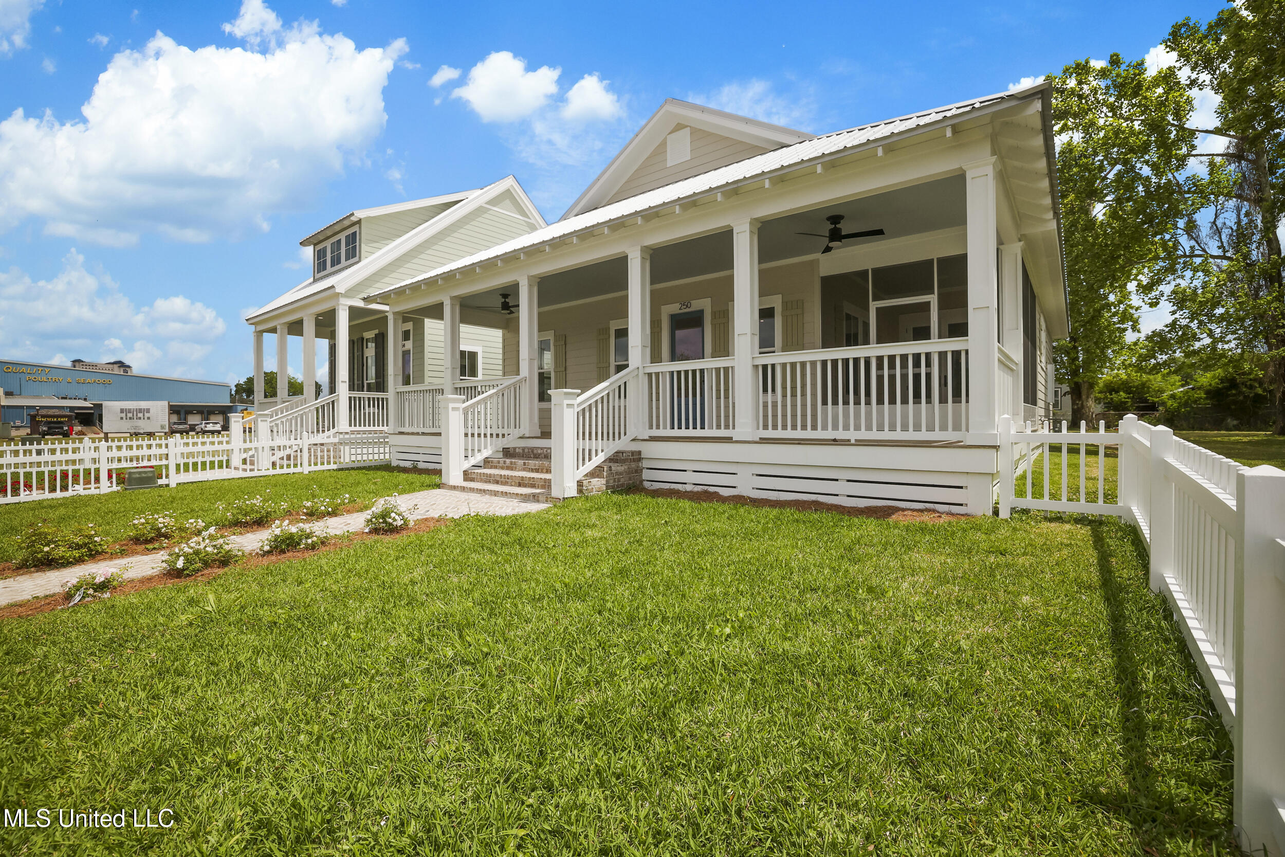 250 Caillavet Street Property Photo 2