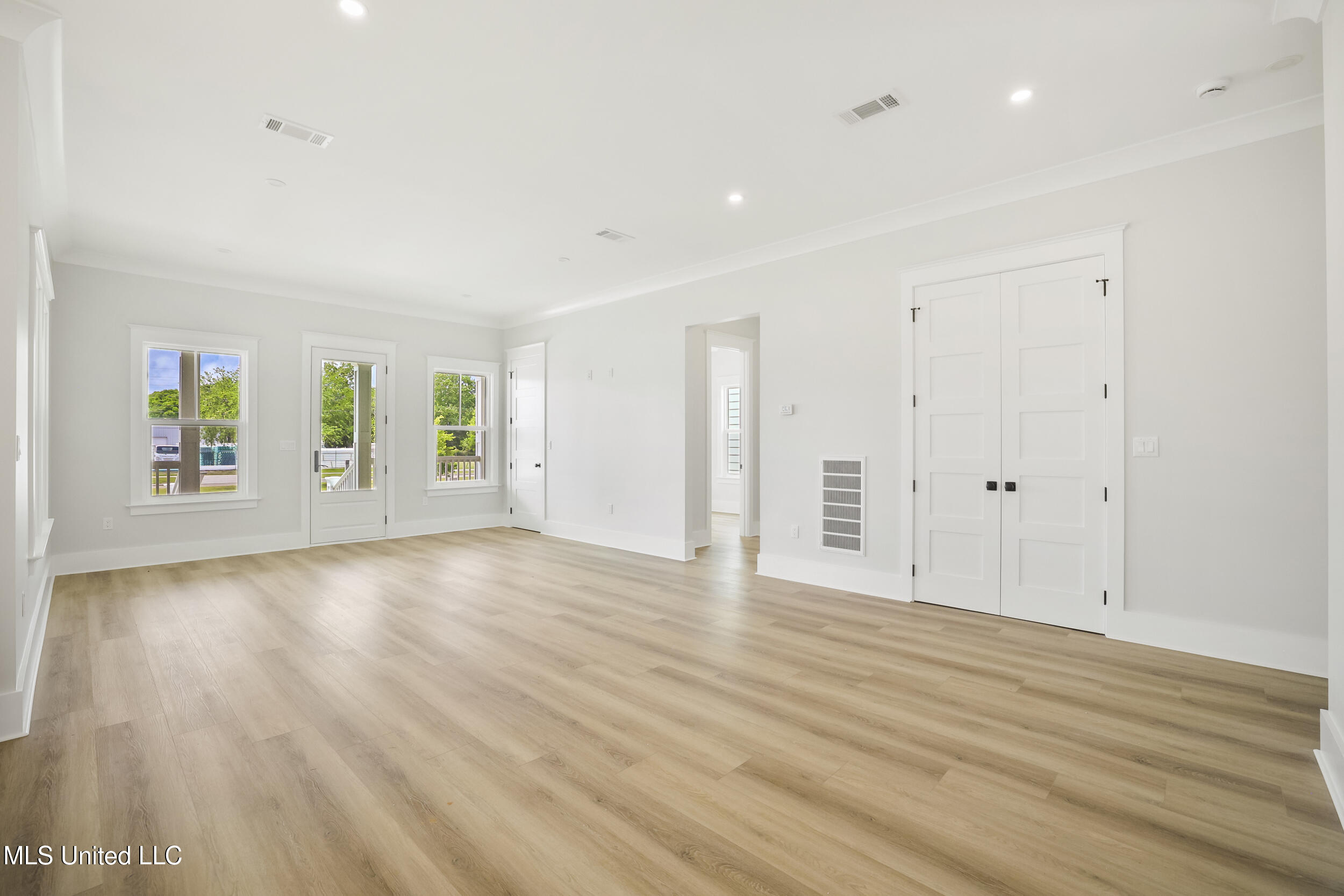 250 Caillavet Street Property Photo 5