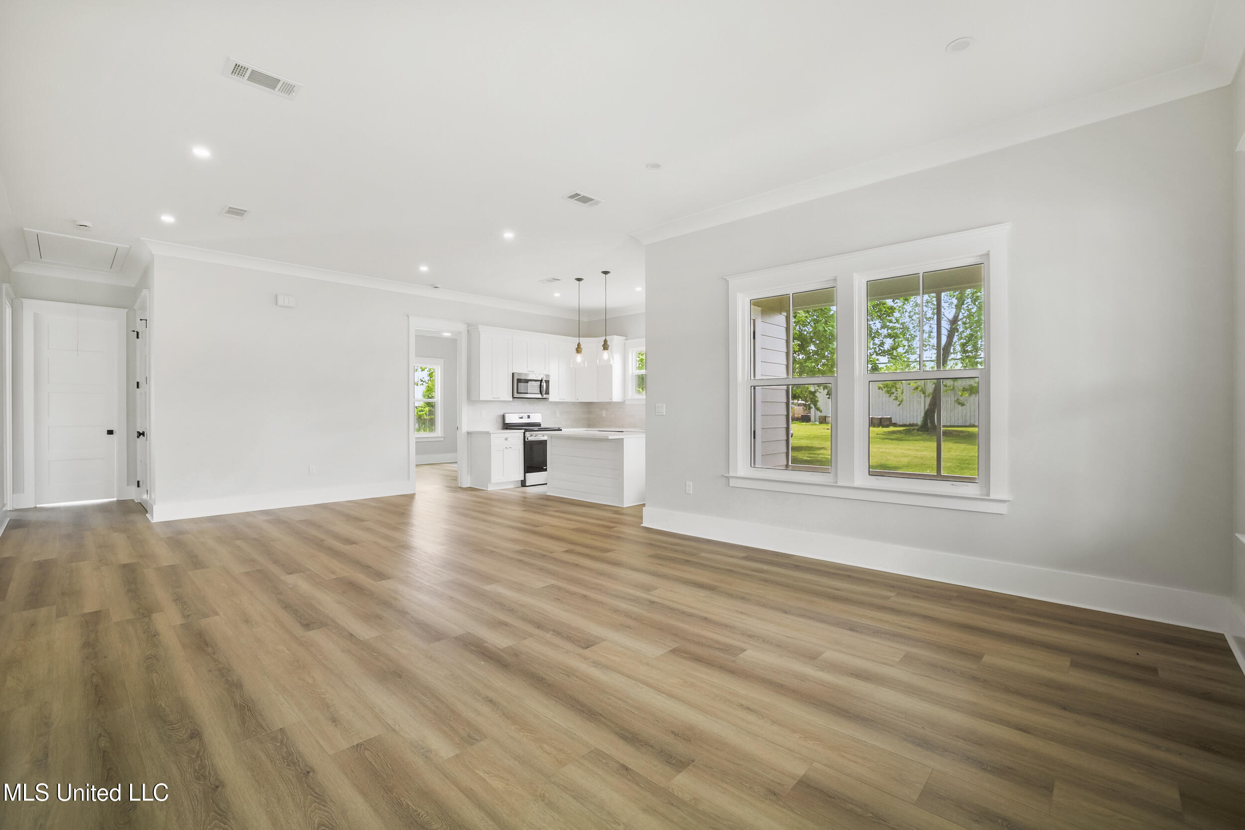 250 Caillavet Street Property Photo 7