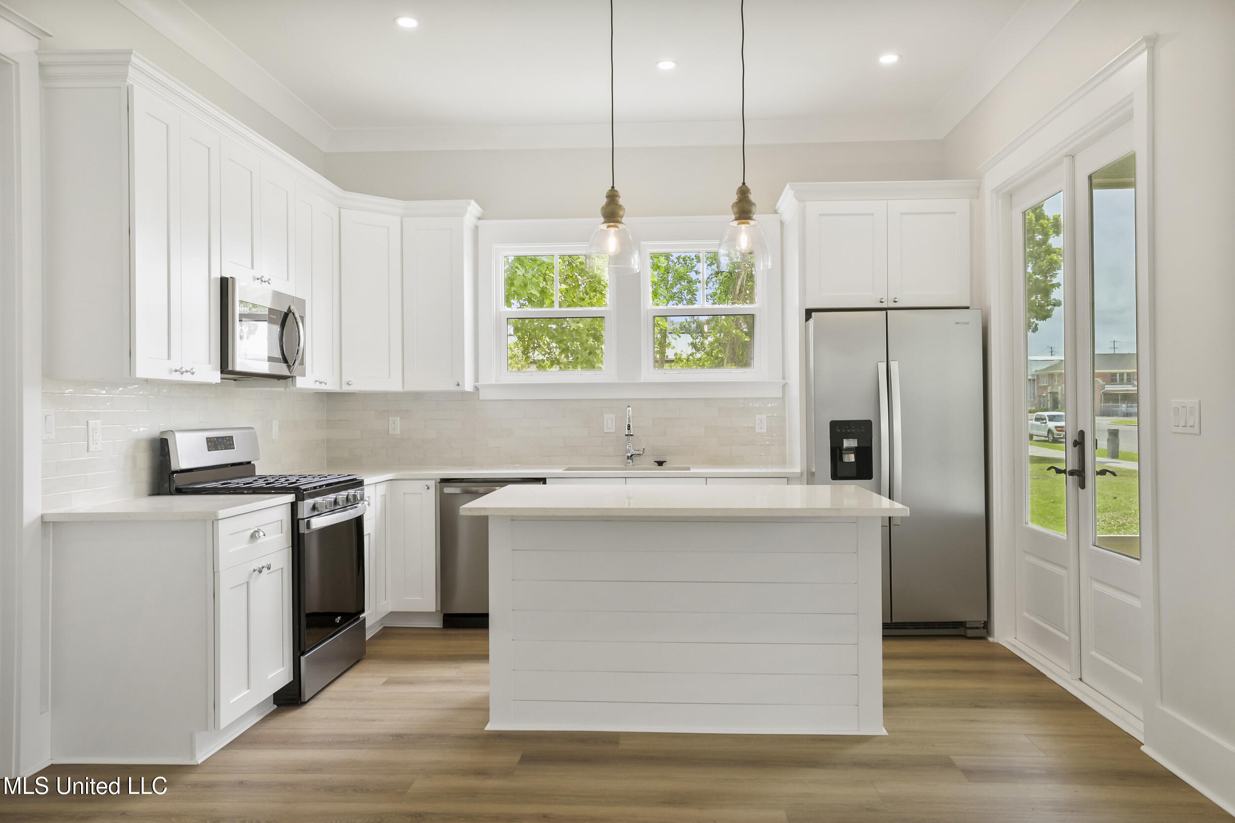 250 Caillavet Street Property Photo 8