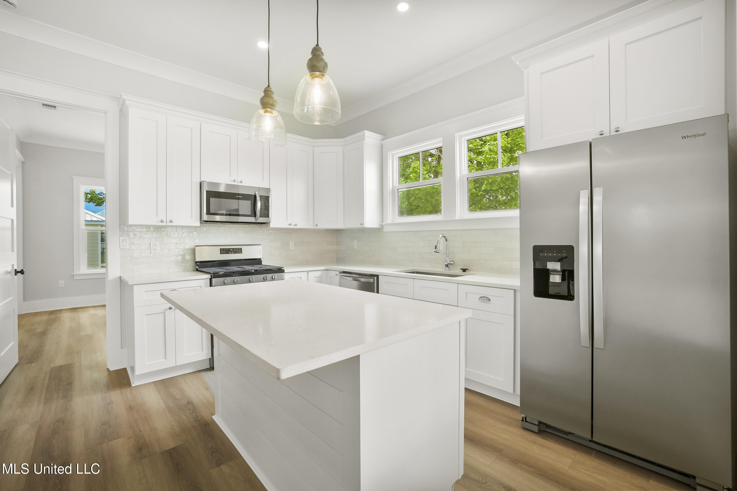 250 Caillavet Street Property Photo 14