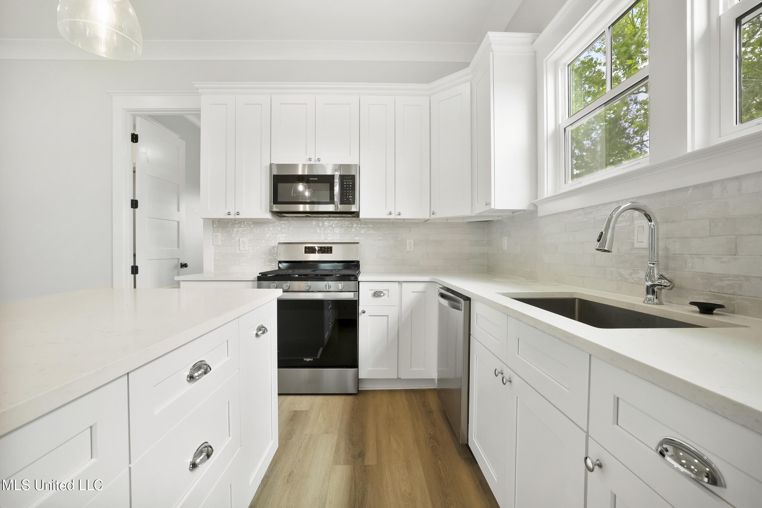 250 Caillavet Street Property Photo 20