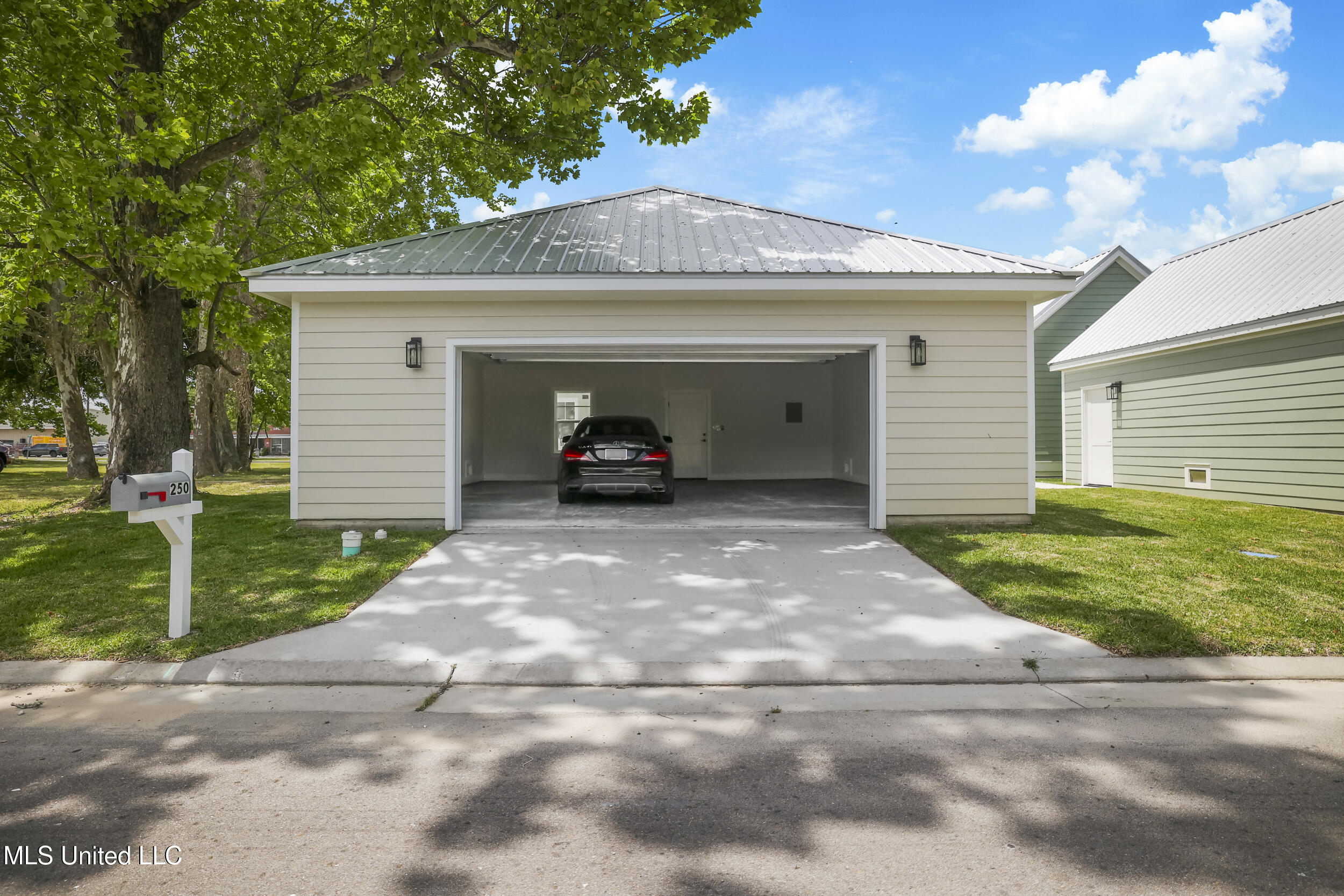 250 Caillavet Street Property Photo 24