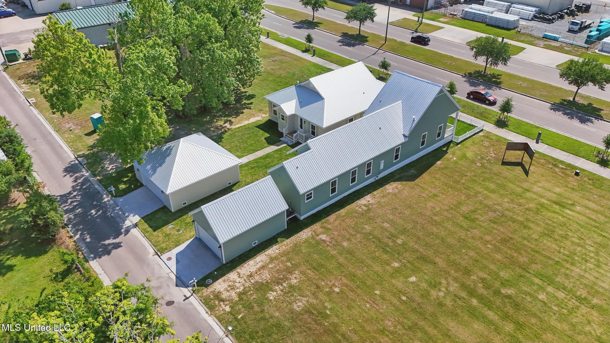 250 Caillavet Street Property Photo 25