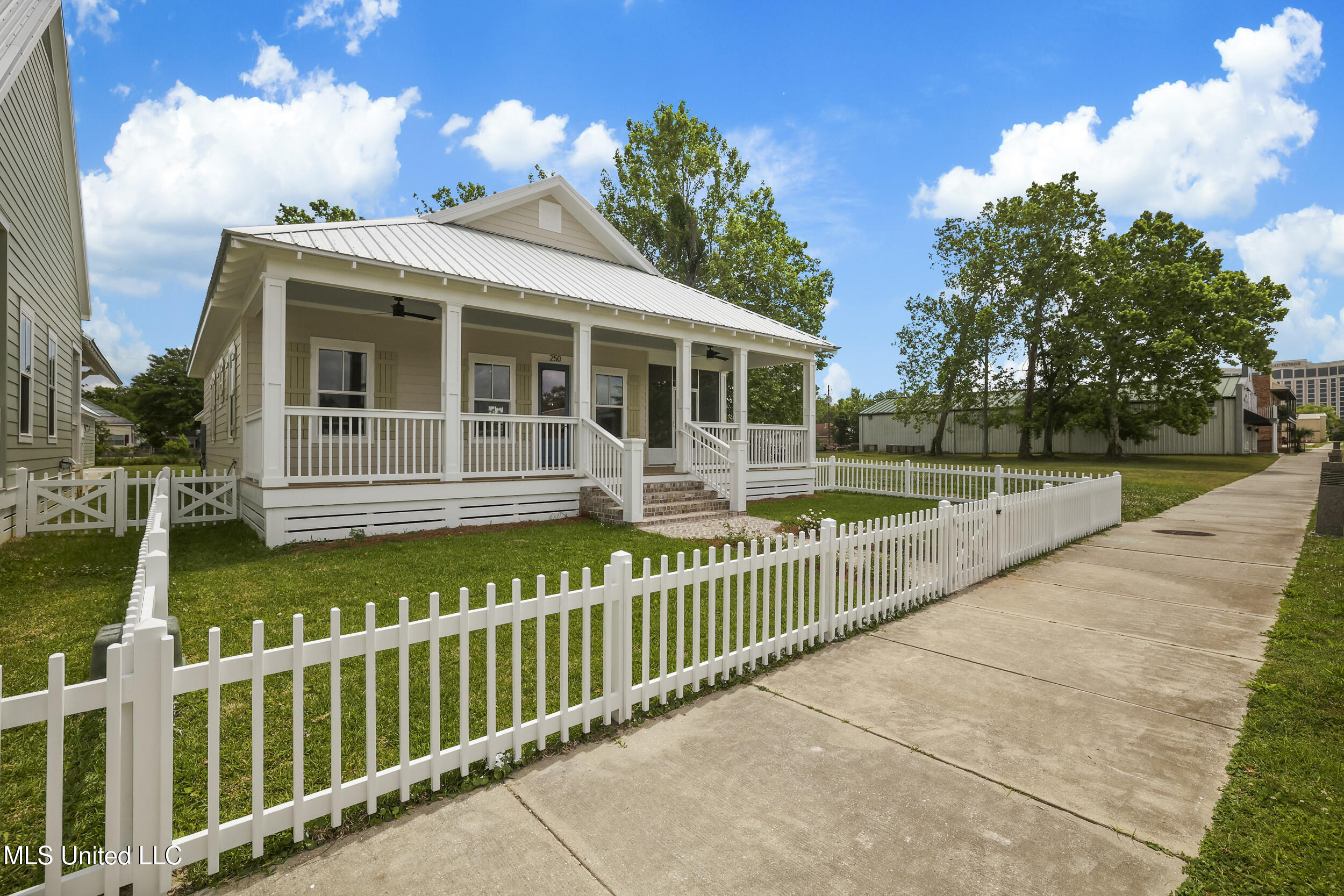 250 Caillavet Street Property Photo 26