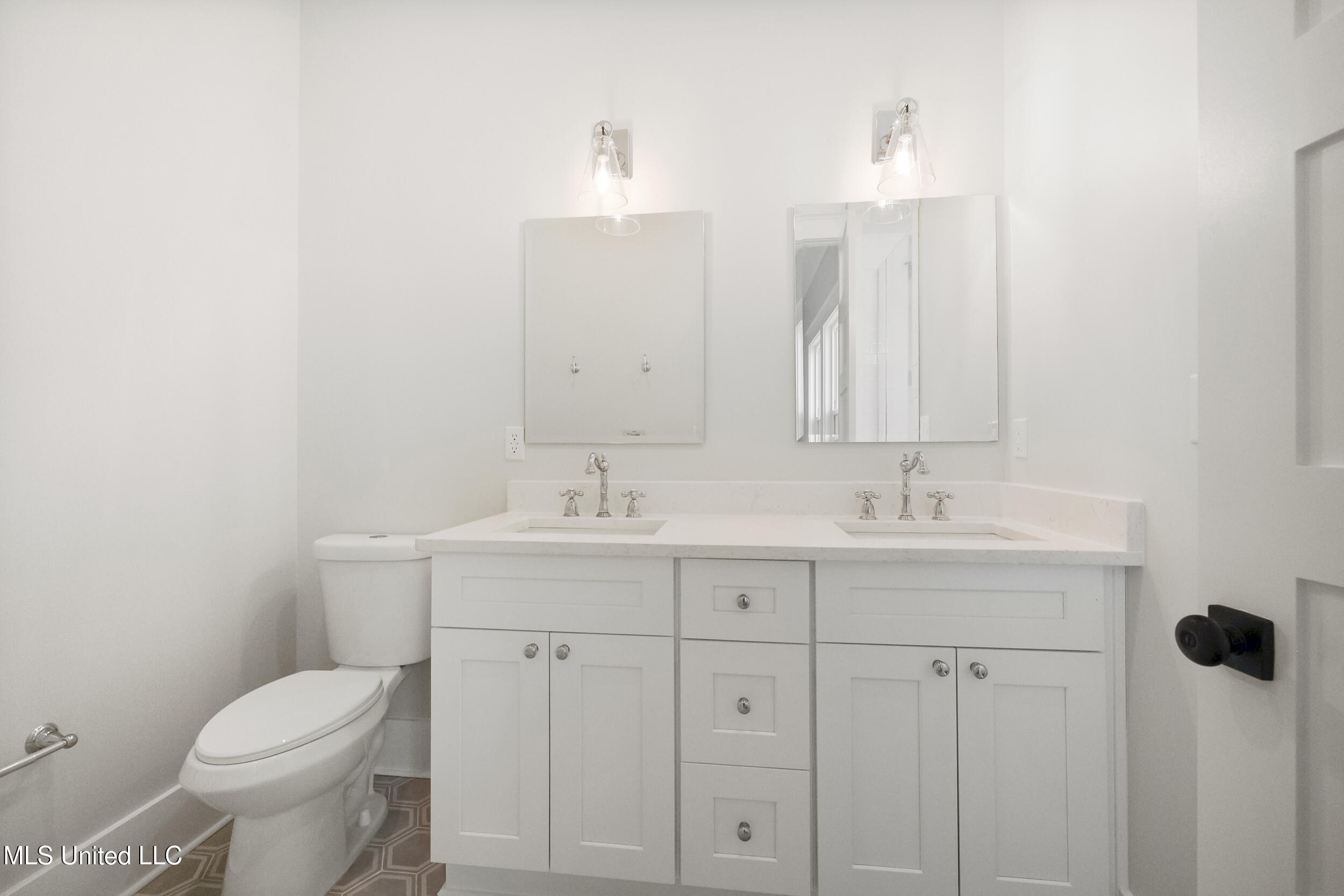 250 Caillavet Street Property Photo 32