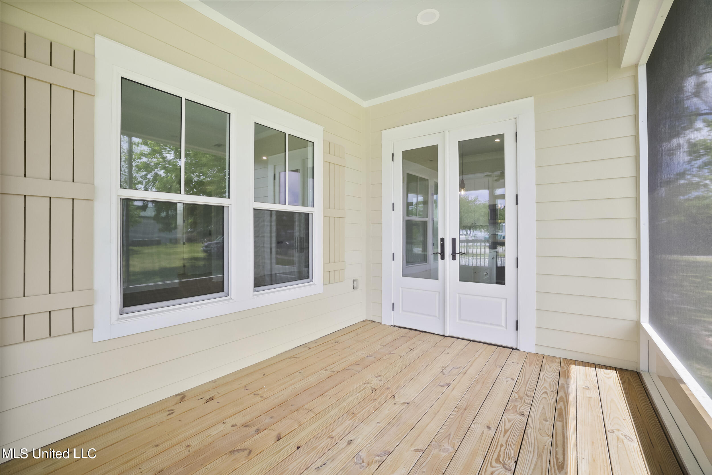 250 Caillavet Street Property Photo 34