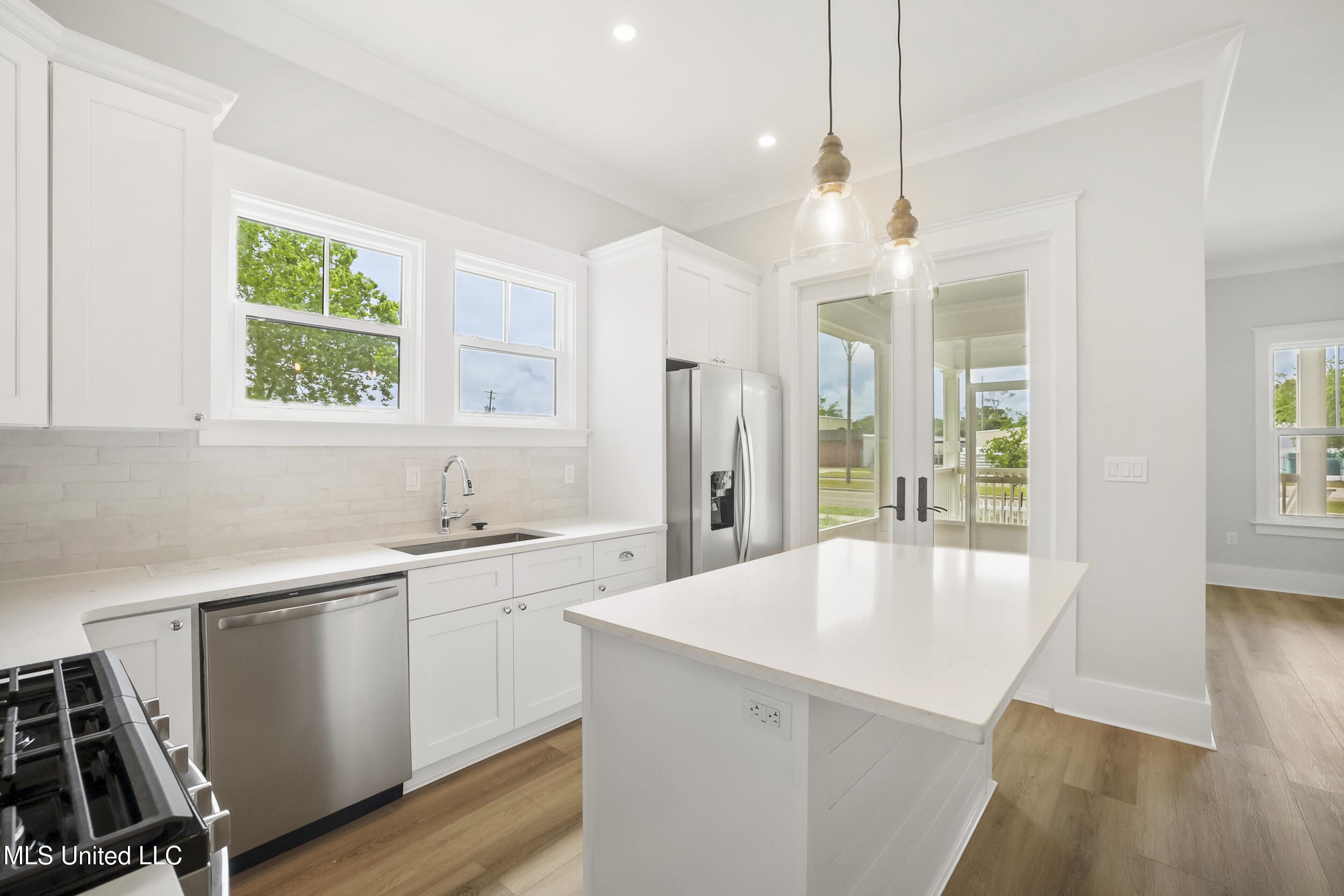 250 Caillavet Street Property Photo 36