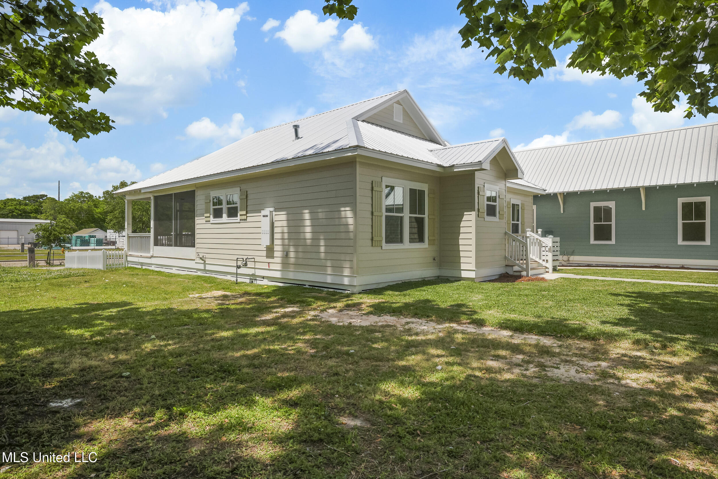 250 Caillavet Street Property Photo 37