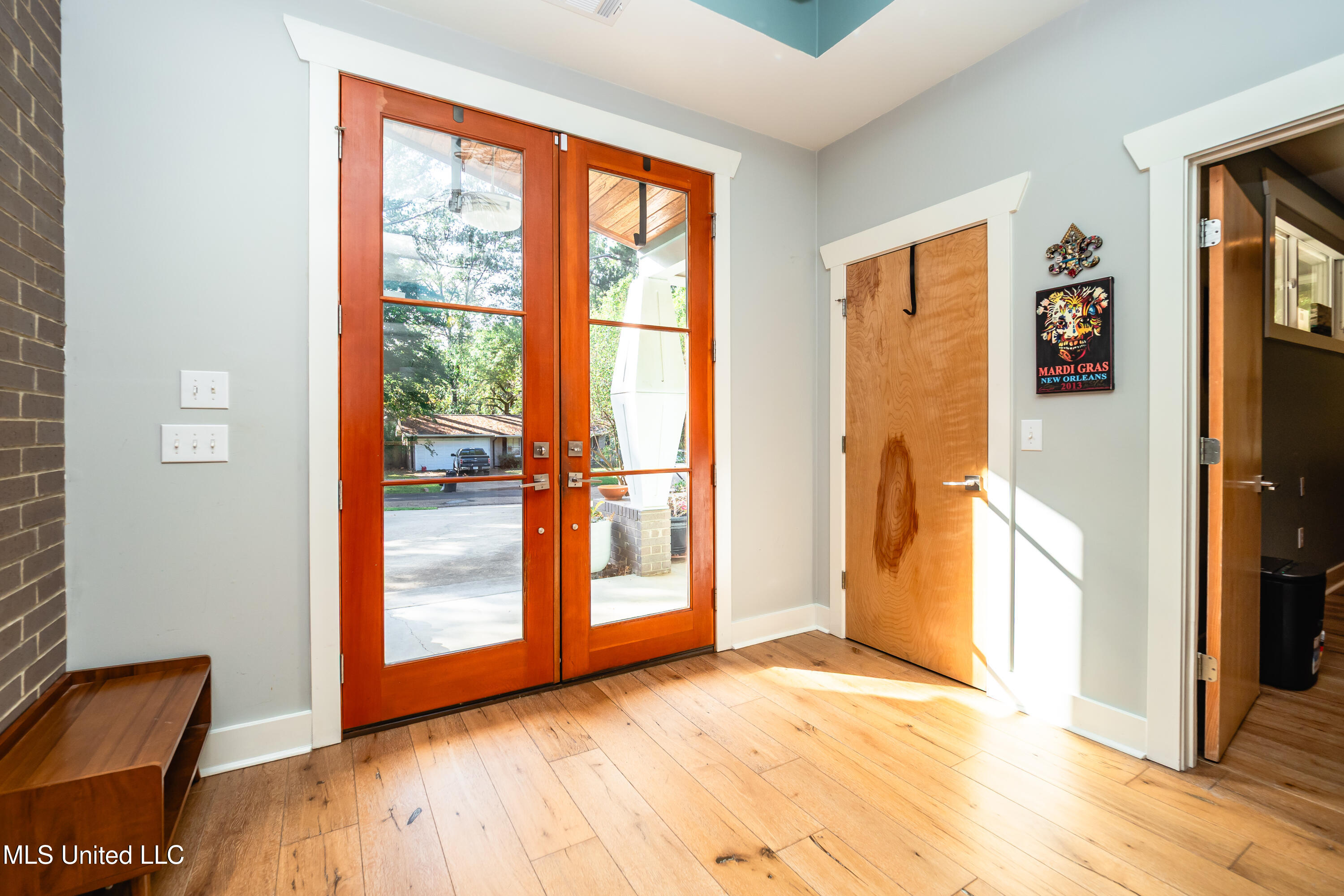 2216 Southwood Road Property Photo 4