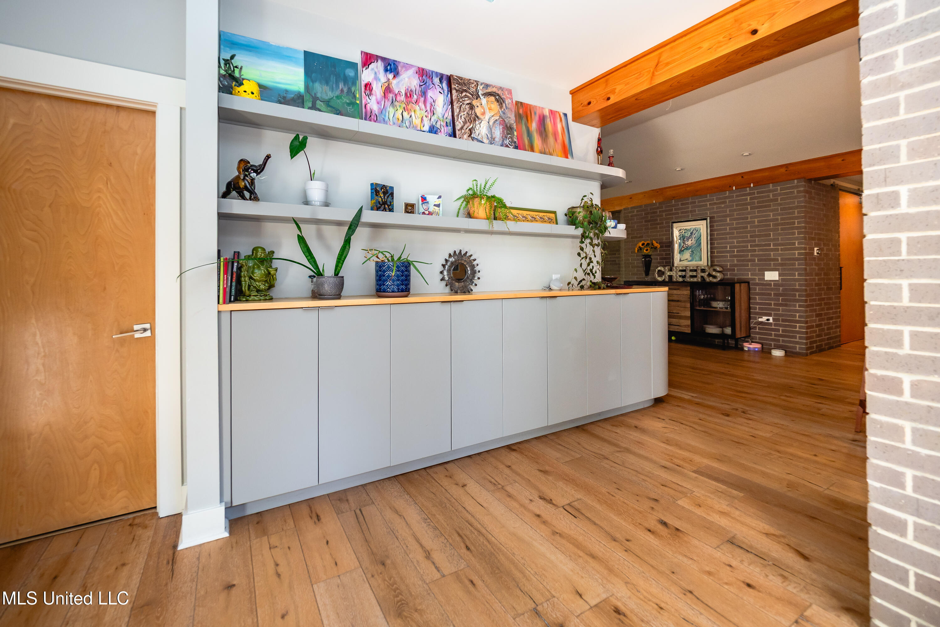 2216 Southwood Road Property Photo 6