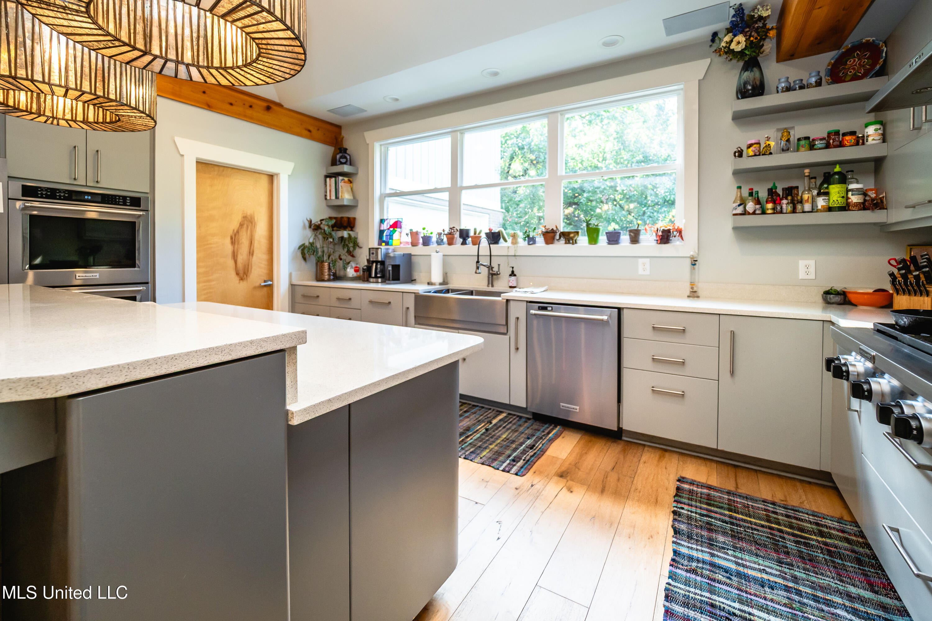 2216 Southwood Road Property Photo 9