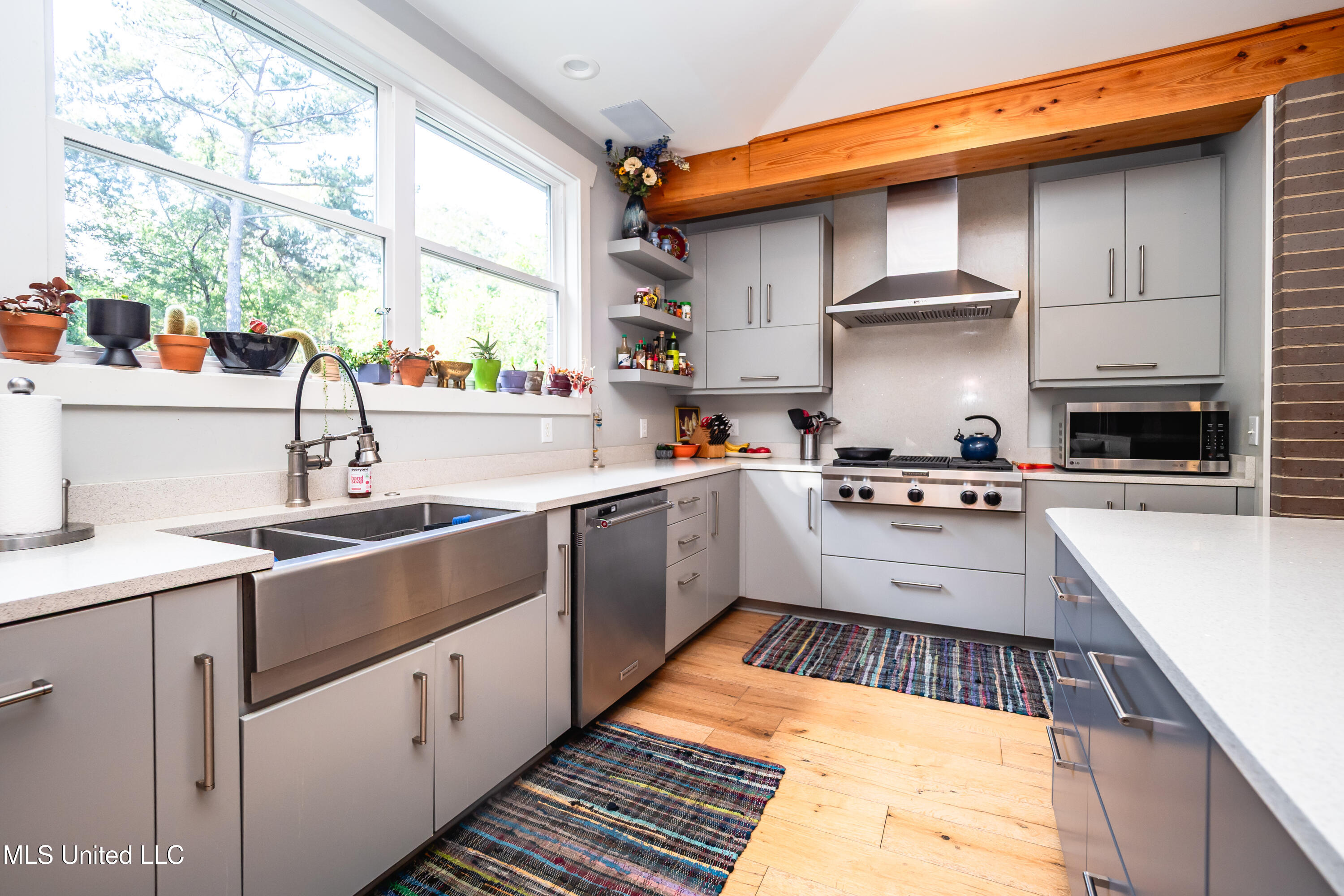 2216 Southwood Road Property Photo 10