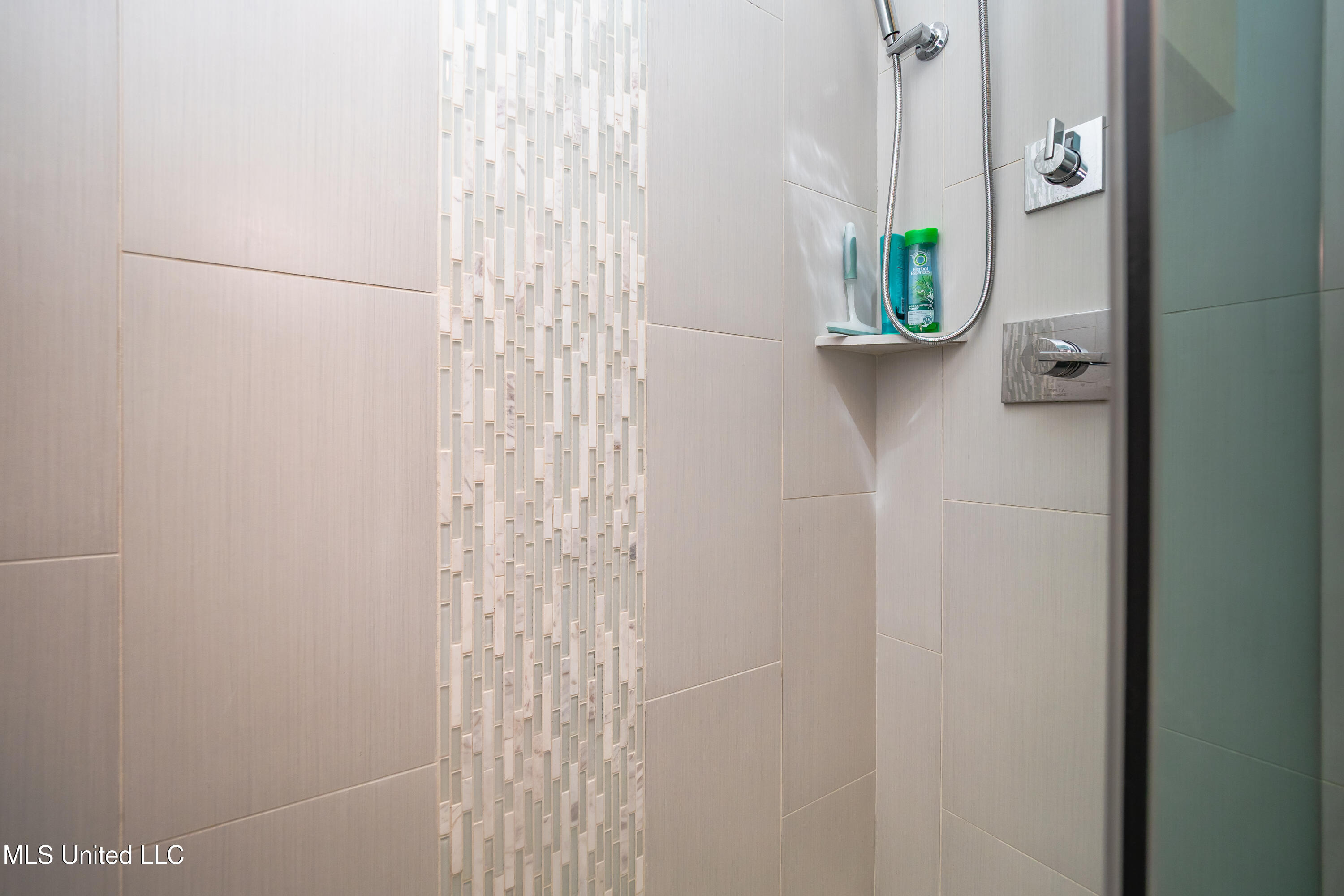 2216 Southwood Road Property Photo 21