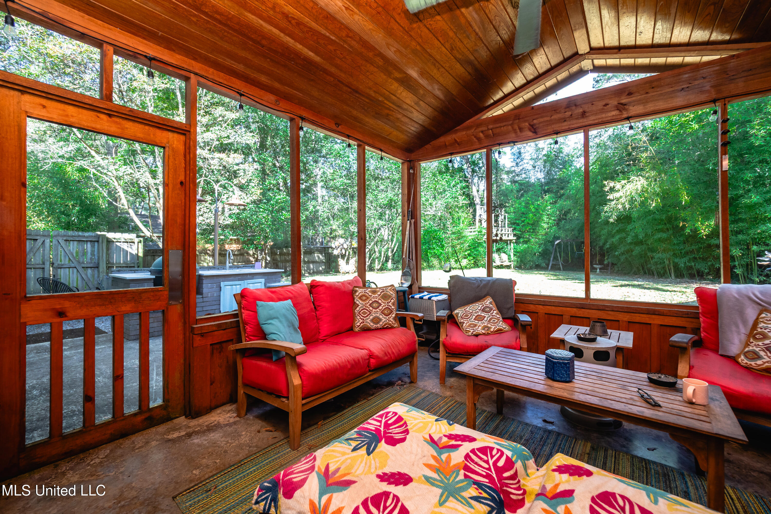 2216 Southwood Road Property Photo 32