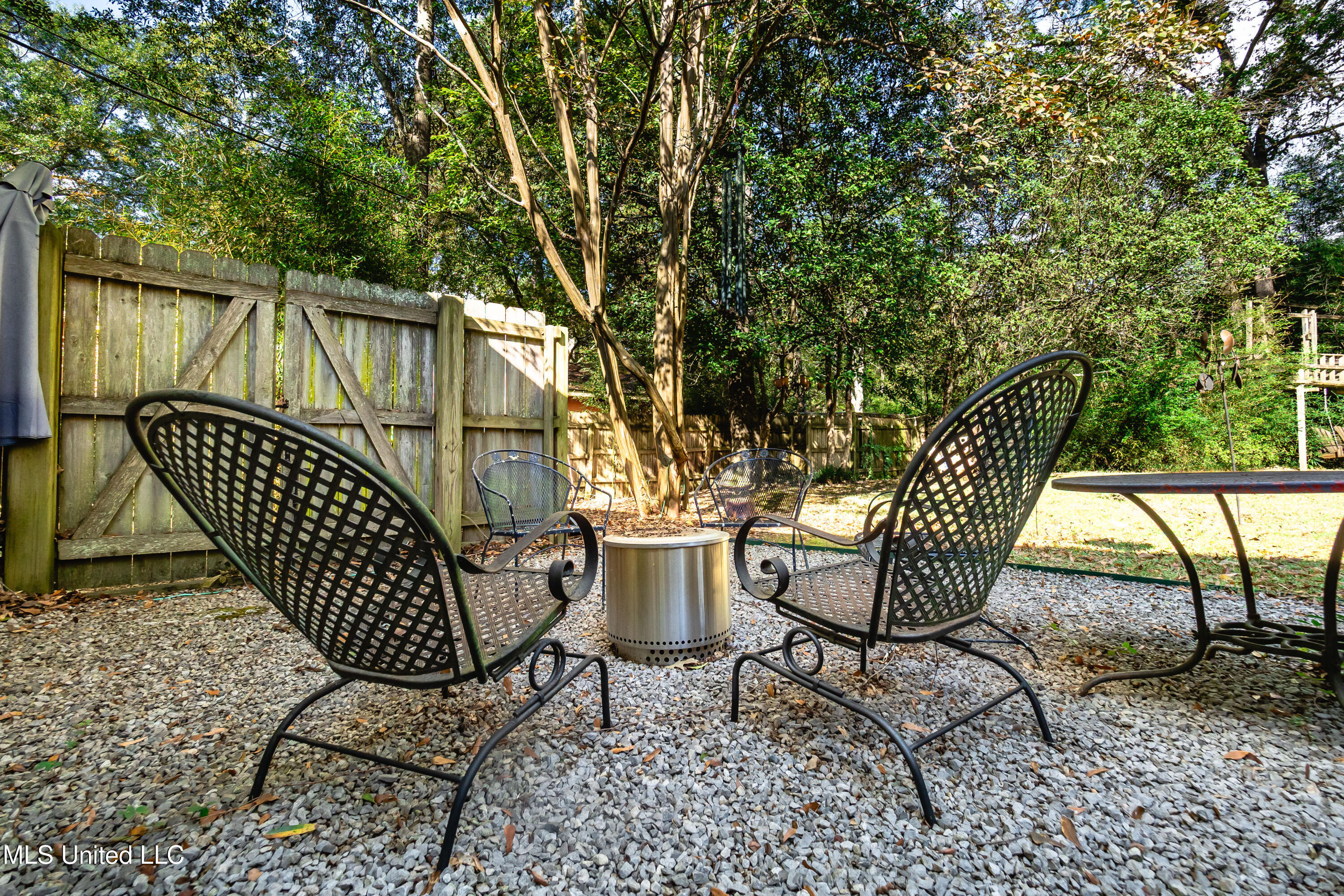 2216 Southwood Road Property Photo 34