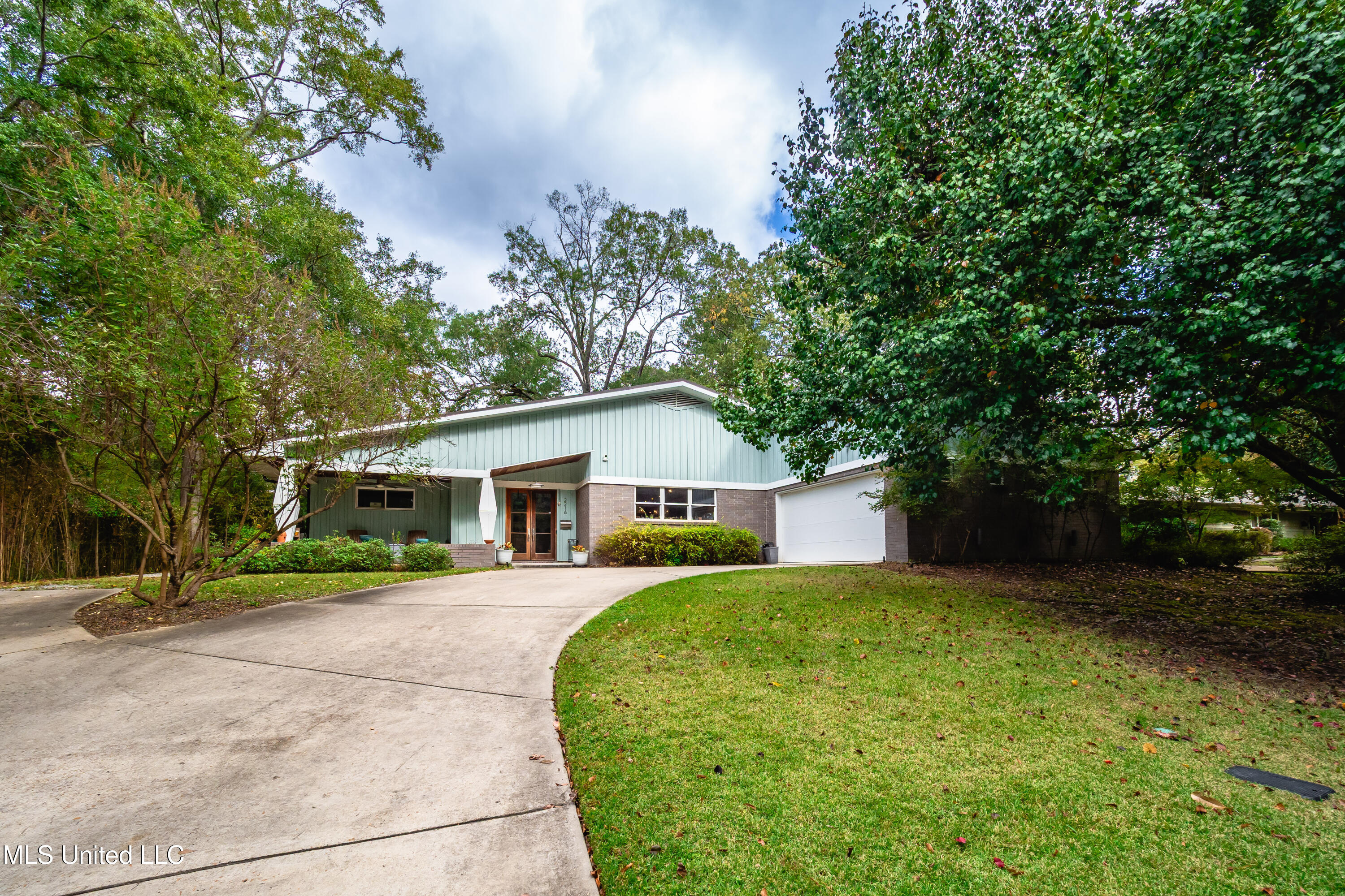 2216 Southwood Road Property Photo 37