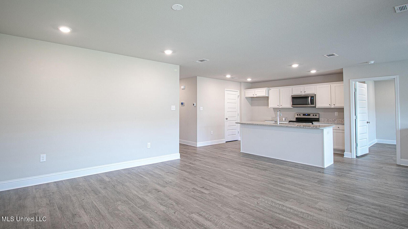 59 Monarch Drive Property Photo 7