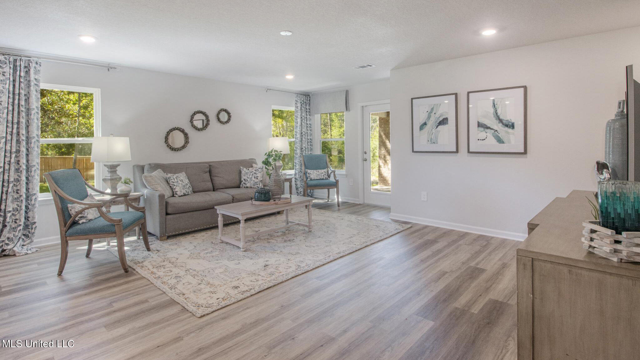 15941 Blue Ridge Drive Property Photo 4