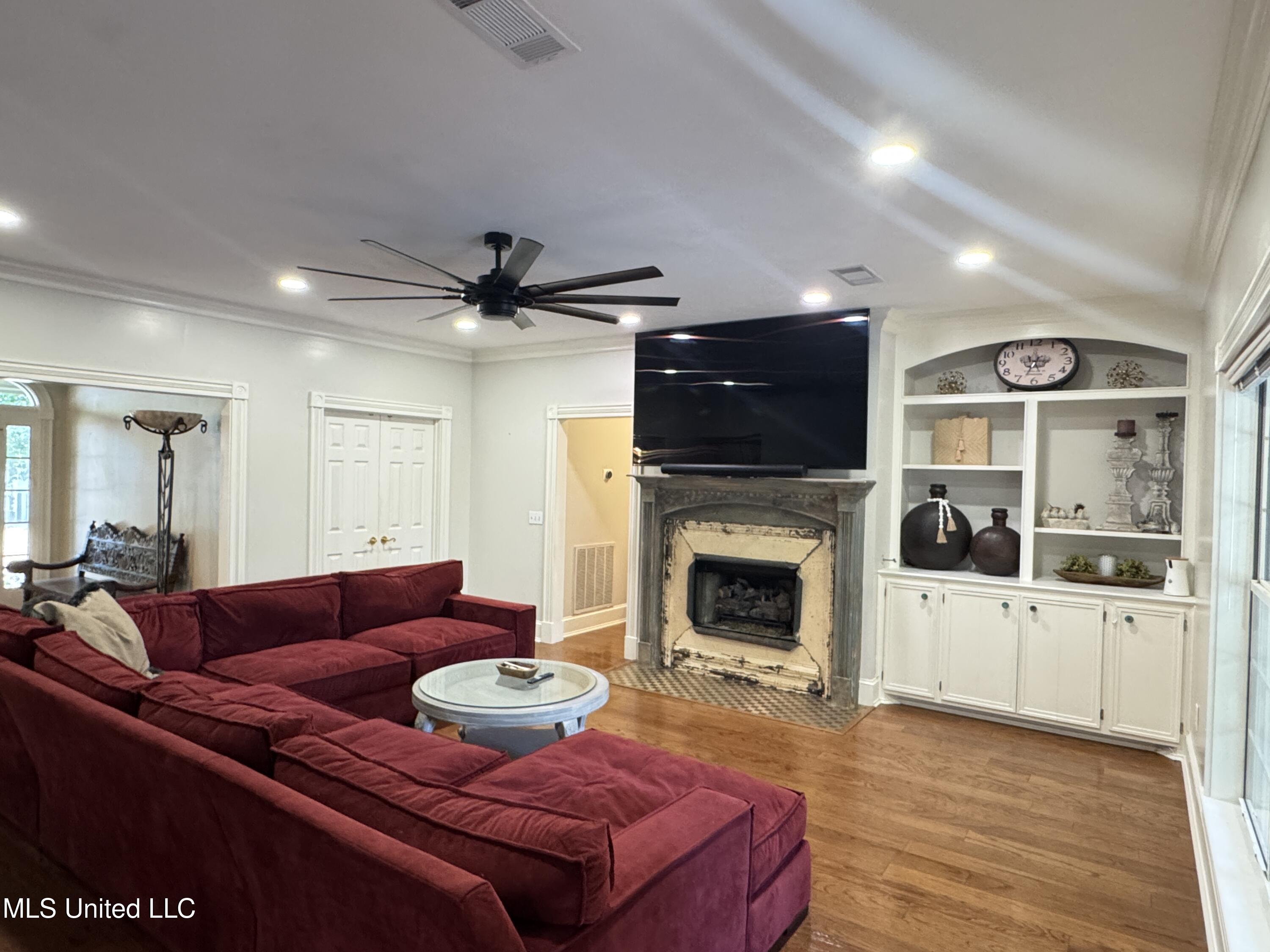 600 Pinecrest Drive Property Photo 15