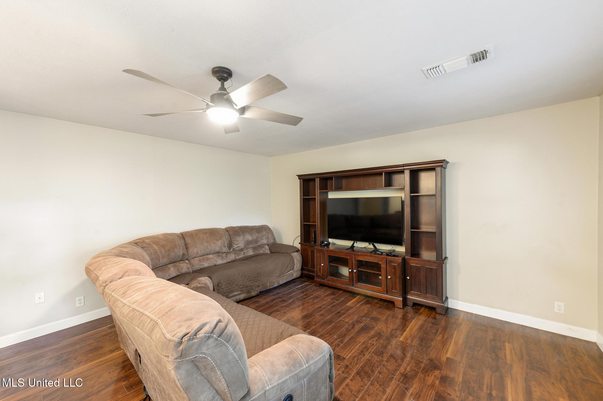 21 E Park Street Property Photo 5